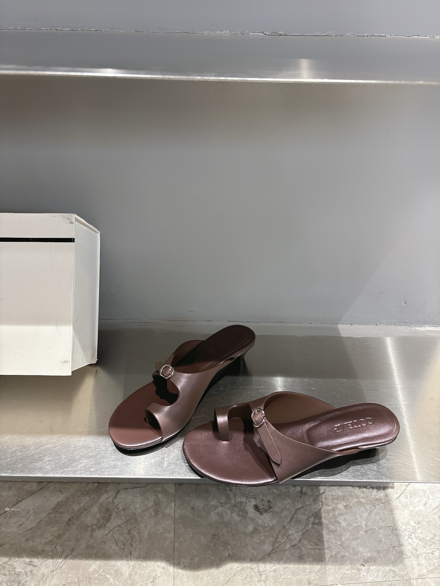 British Frozen Shoes: Classic Precision with Unique Design and Comfort - 图片 4