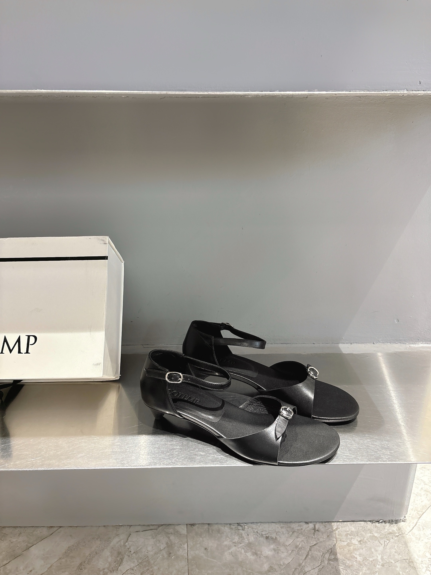 British Frozen Shoes: Classic, Comfy, and Precision-Injected Collection - 图片 2