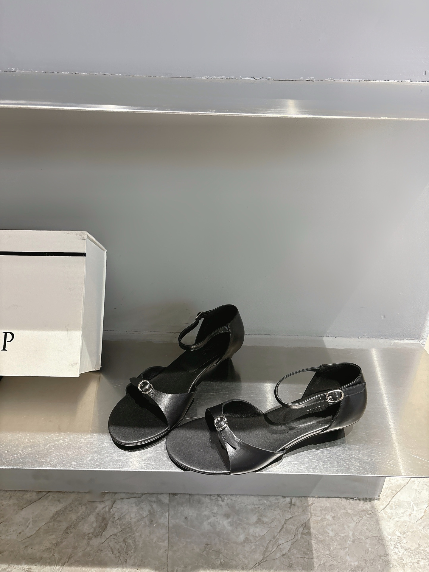 British Frozen Shoes: Classic, Comfy, and Precision-Injected Collection - 图片 4