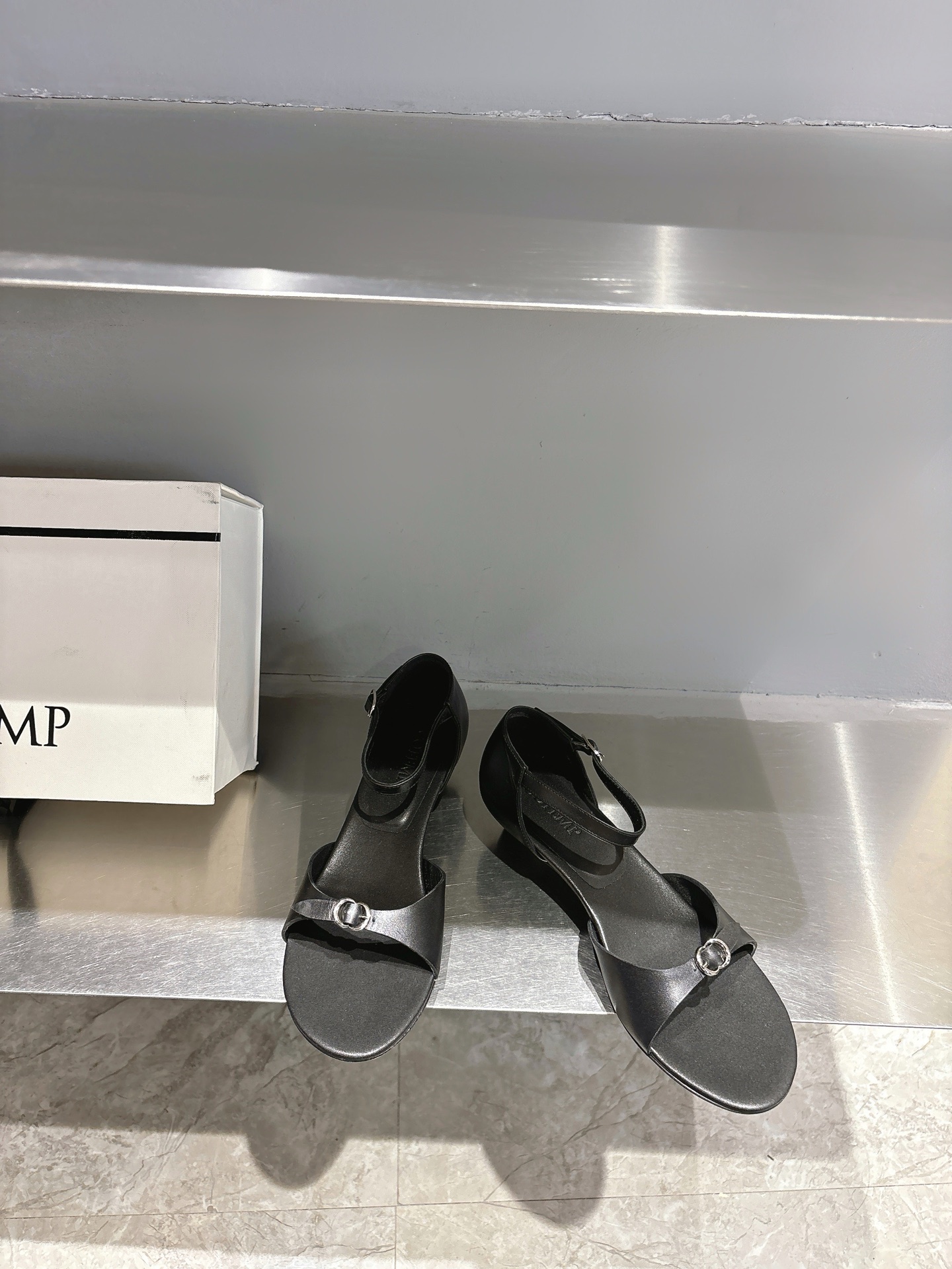 British Frozen Shoes: Classic, Comfy, and Precision-Injected Collection - 图片 3