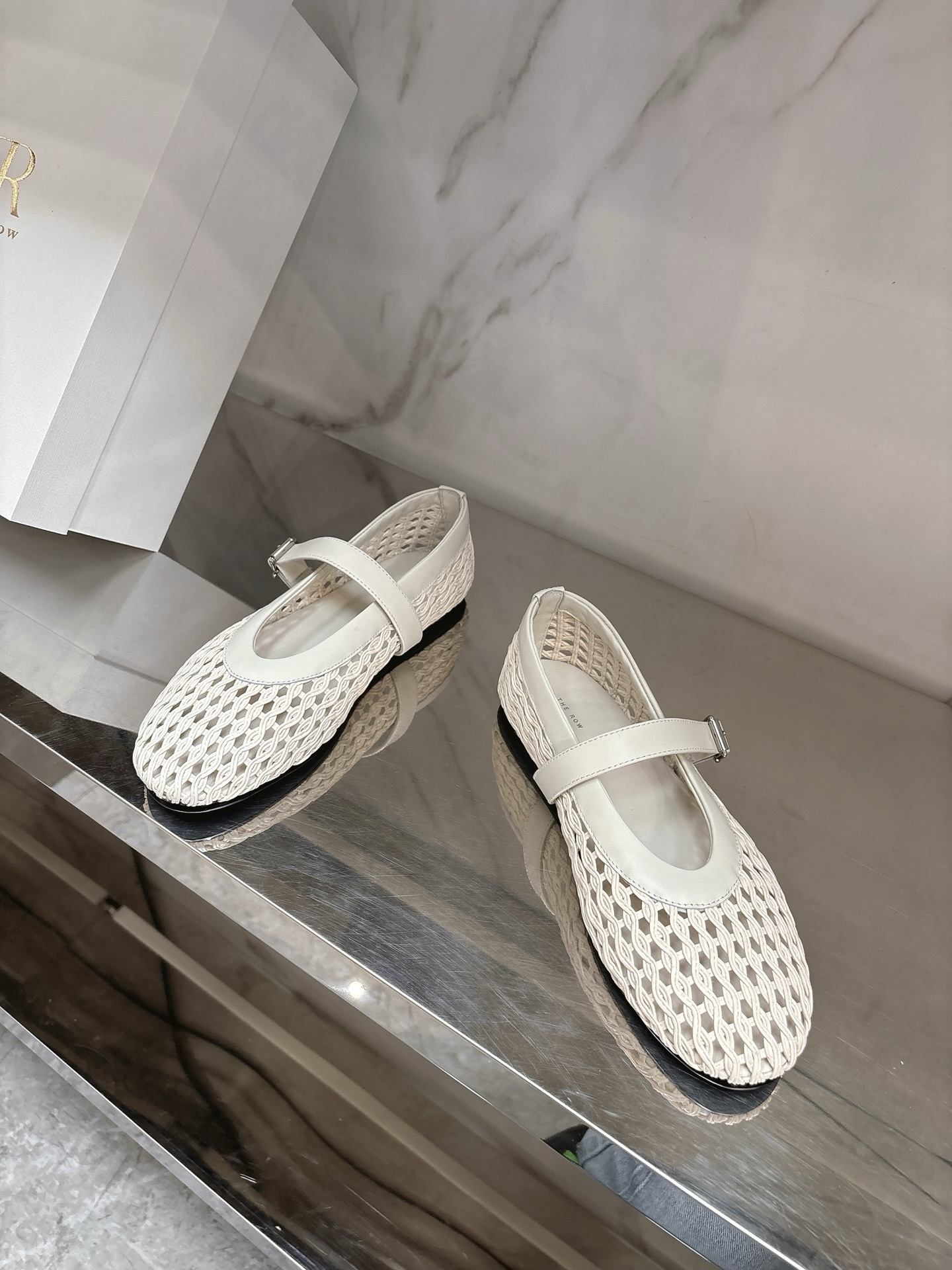 2025 Hotnet Flat Shoes: Super-Ventilating Pair for Summer Fashionistas - 图片 2