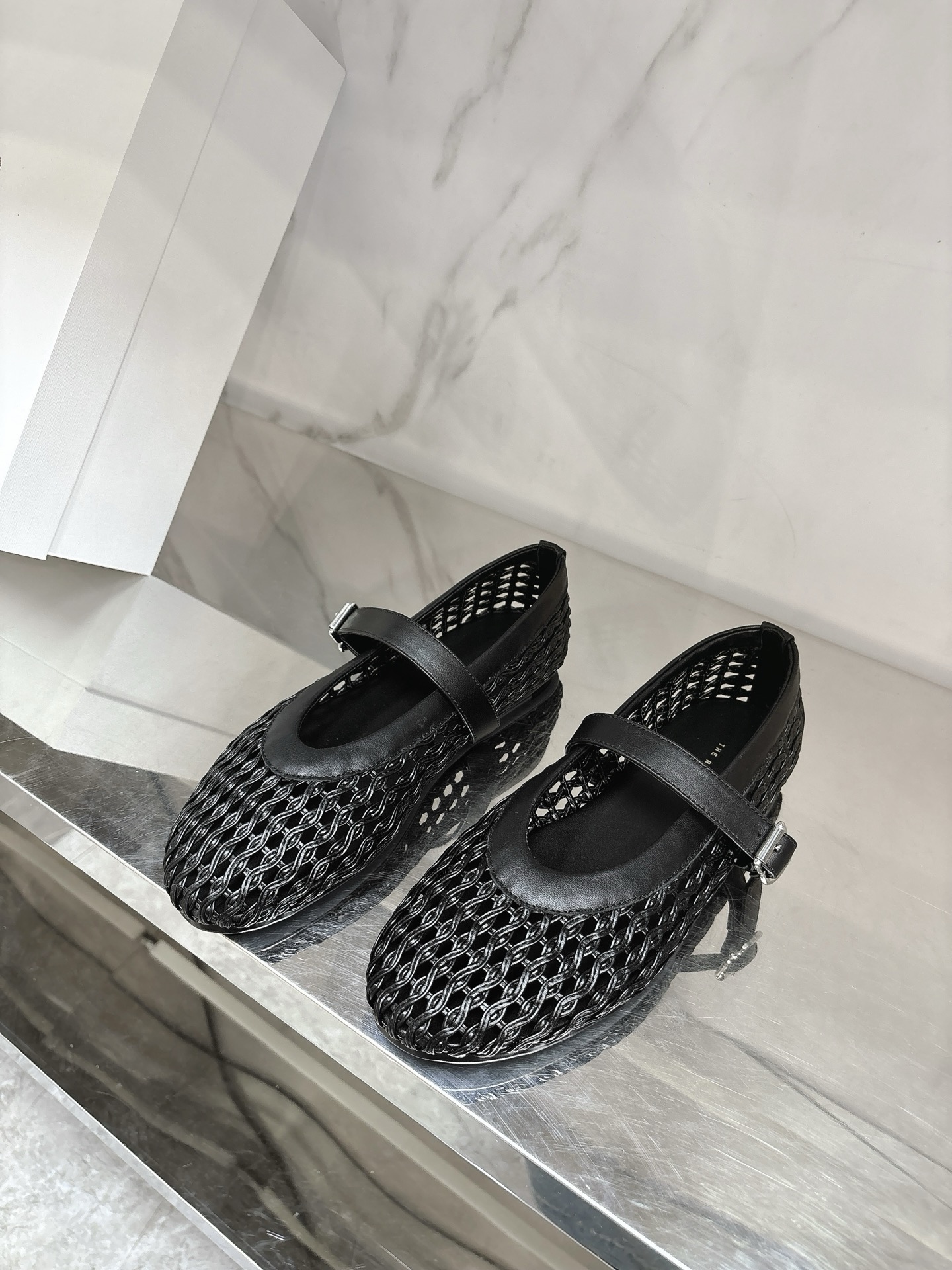 2025 New Hotnet Flat Shoes: Super-Ventilating, Stylish, and Comfortable for Summer