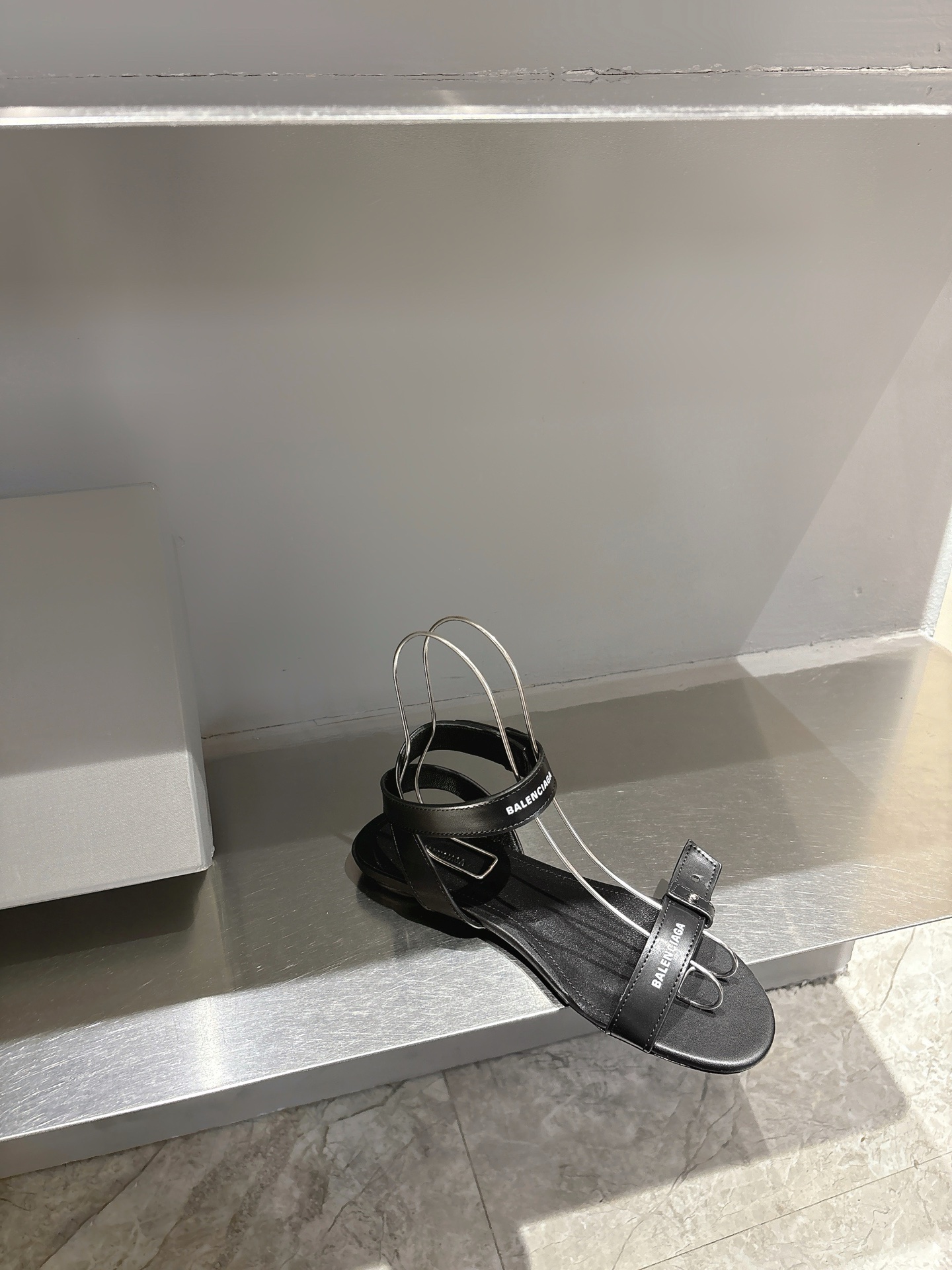 Balentia 2025 Spring Summer Metal Nailed Cagole Sandals: Original Skins, Manual Metal Locks - 图片 5