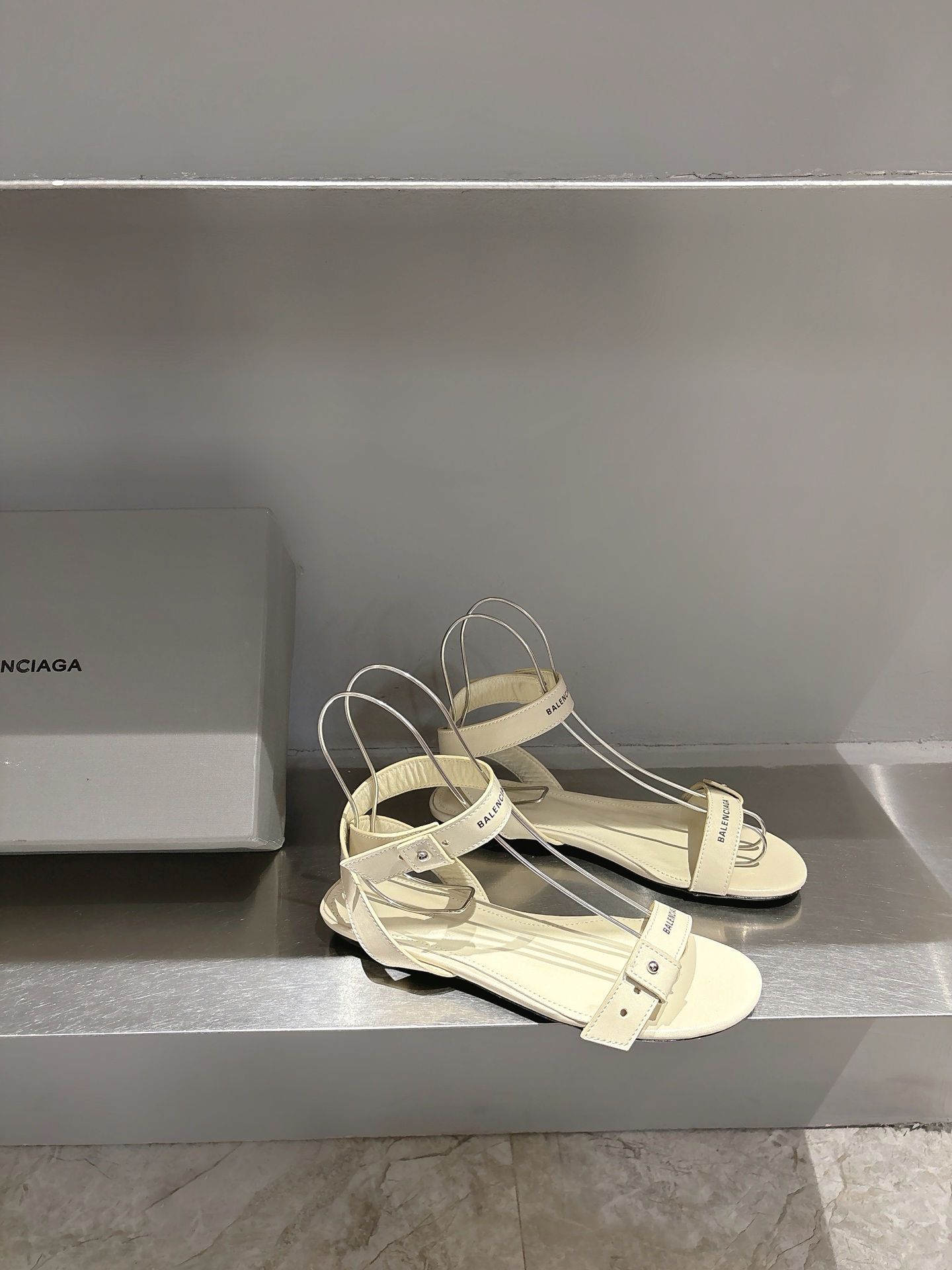 Balentia 2025 Spring Summer Metal Nailed Cagole Sandals with Original Skin Inside - 图片 2