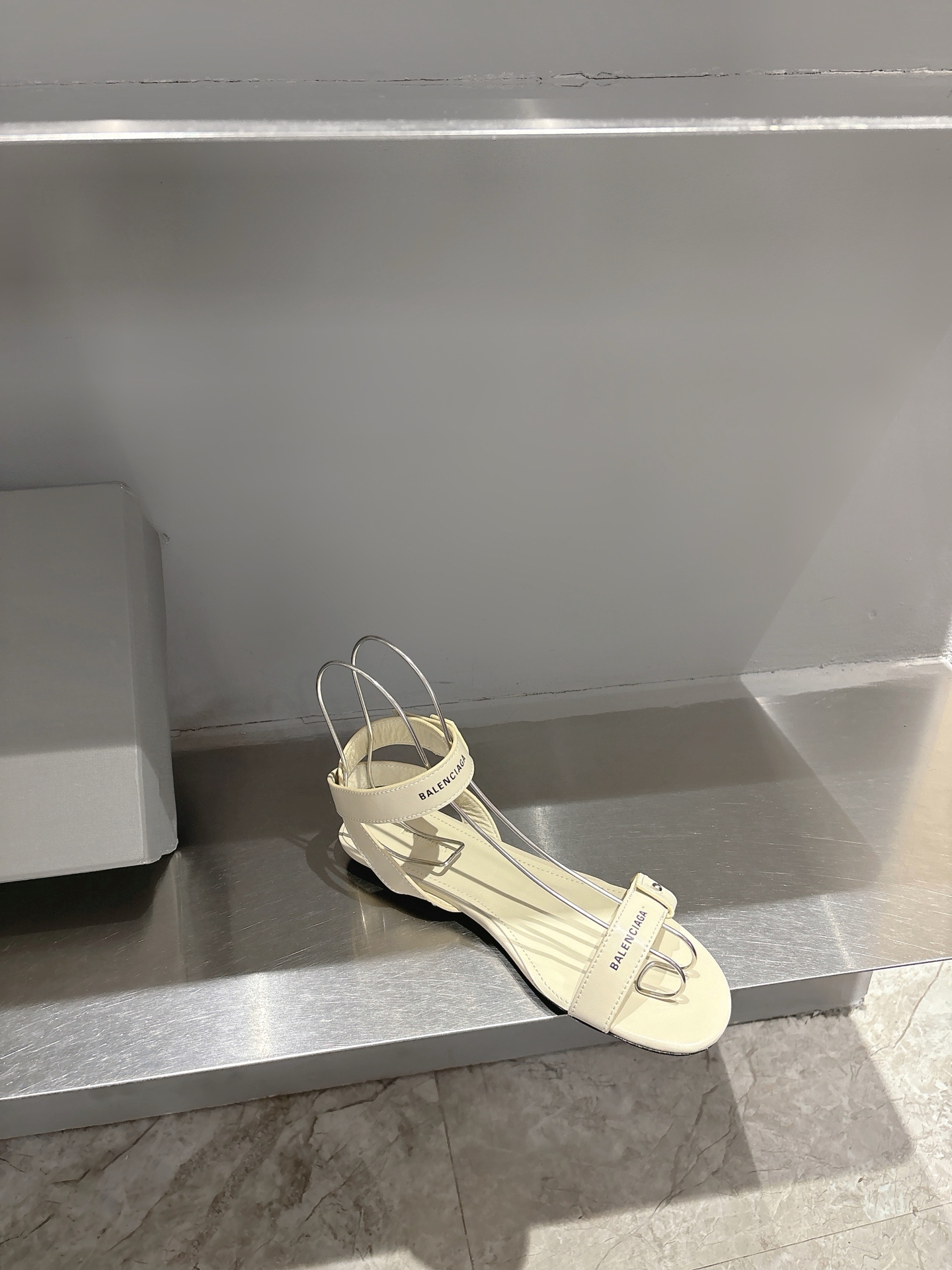 Balentia 2025 Spring Summer Metal Nailed Cagole Sandals with Original Skin Inside - 图片 6