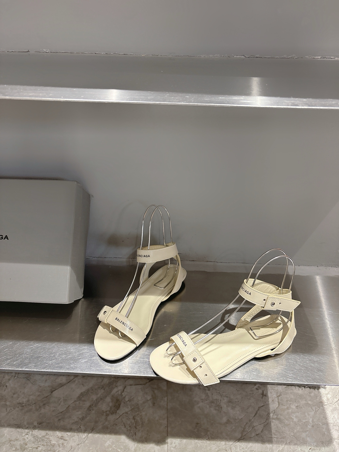 Balentia 2025 Spring Summer Metal Nailed Cagole Sandals with Original Skin Inside - 图片 4