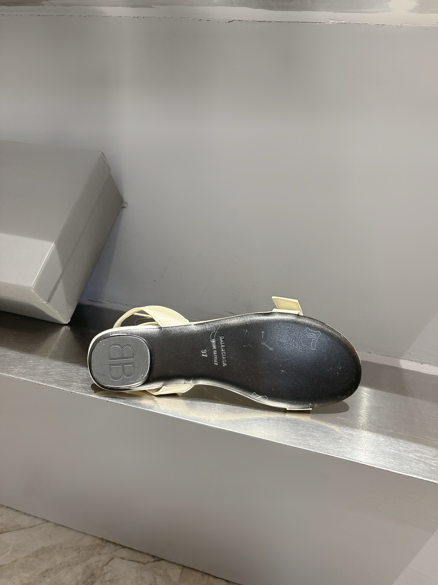 Balentia 2025 Spring Summer Metal Nailed Cagole Sandals with Original Skin Inside - 图片 9