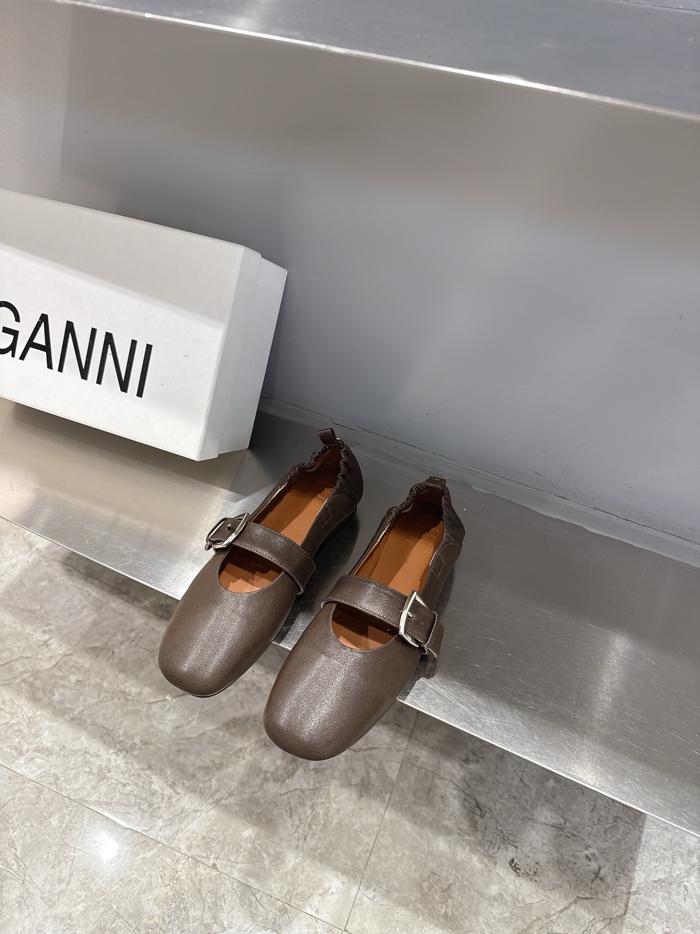 GANNI Spring/Summer 25s Collection: Derby Shoes in Classic Black and White. - 图片 6