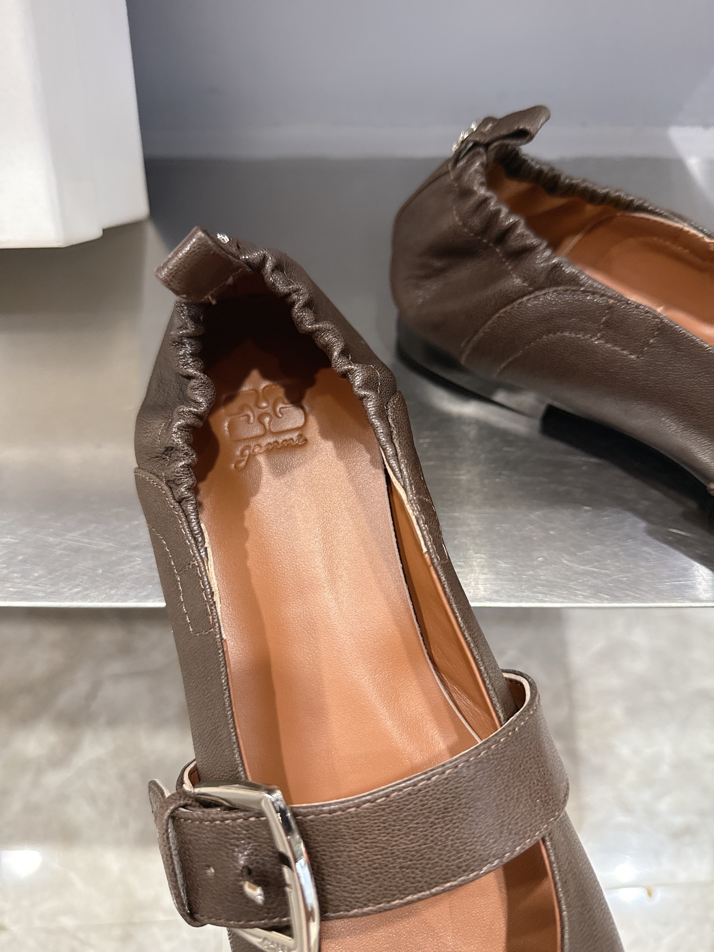 GANNI Spring/Summer 25s Collection: Derby Shoes in Classic Black and White. - 图片 7