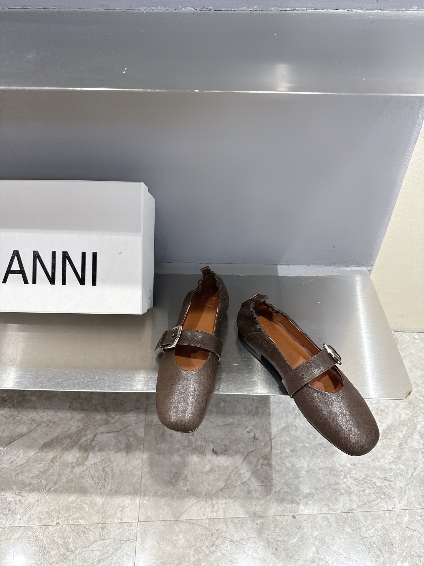 GANNI Spring/Summer 25s Collection: Derby Shoes in Classic Black and White. - 图片 2