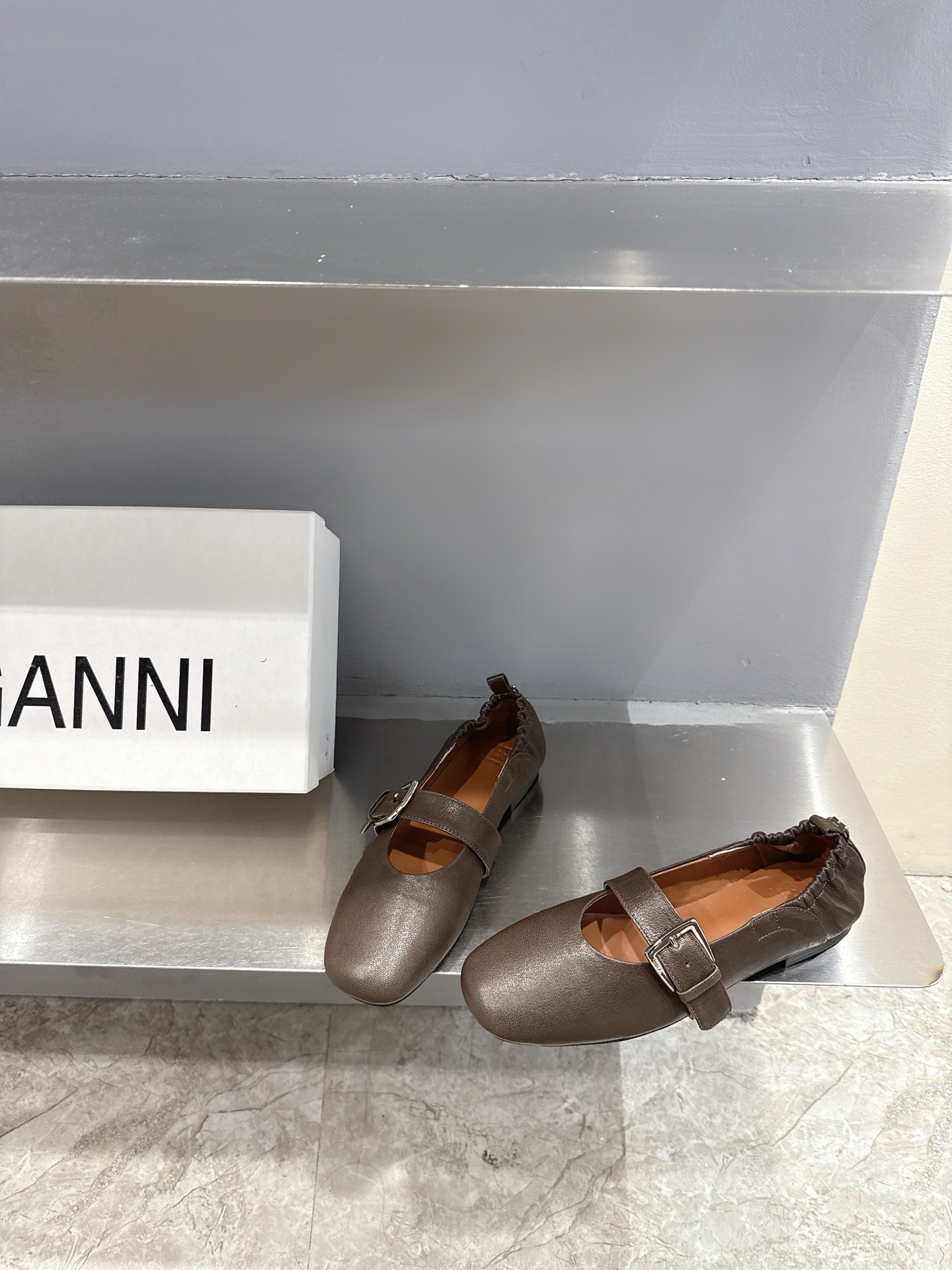 GANNI Spring/Summer 25s Collection: Derby Shoes in Classic Black and White. - 图片 3