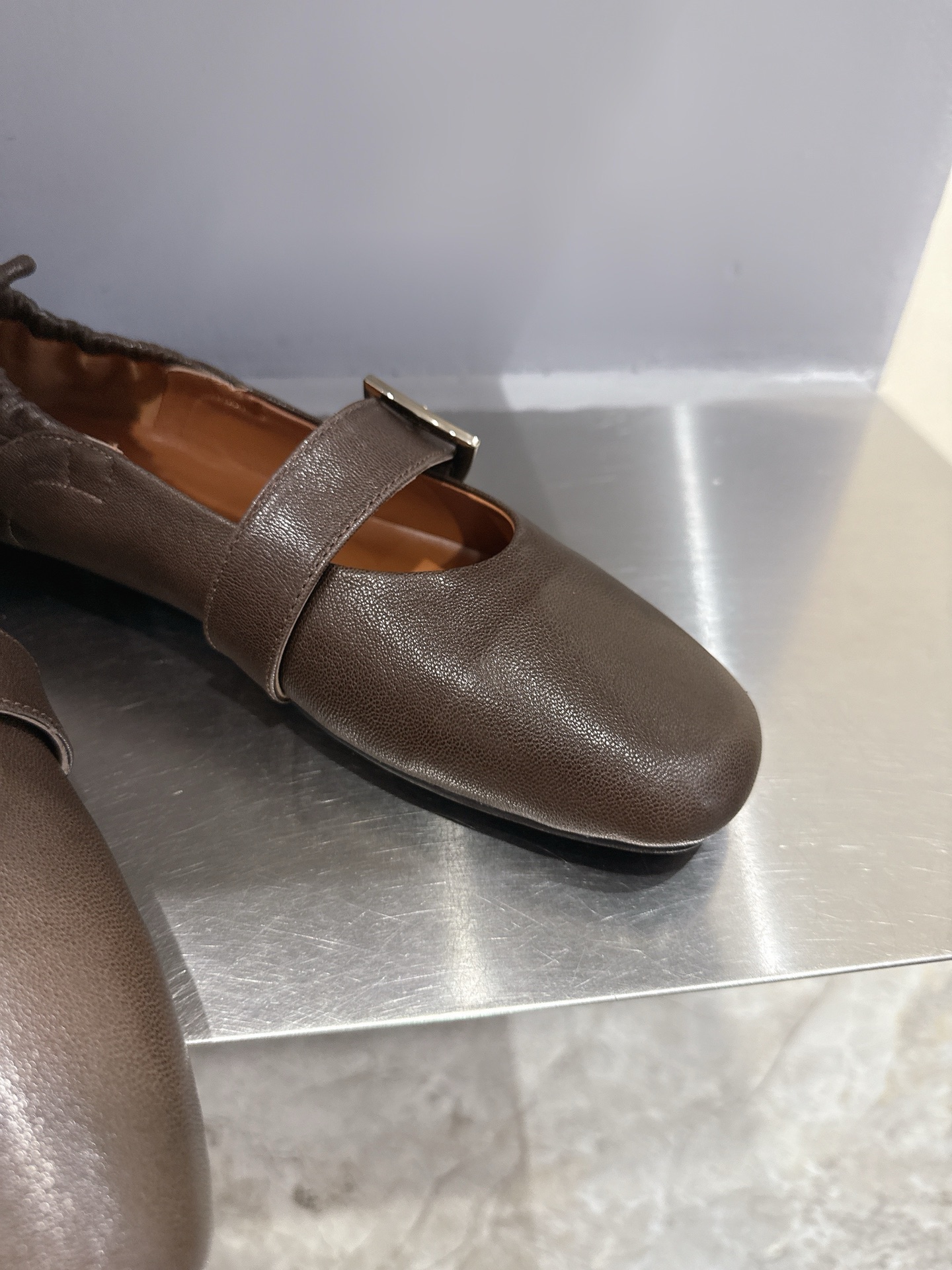 GANNI Spring/Summer 25s Collection: Derby Shoes in Classic Black and White. - 图片 8