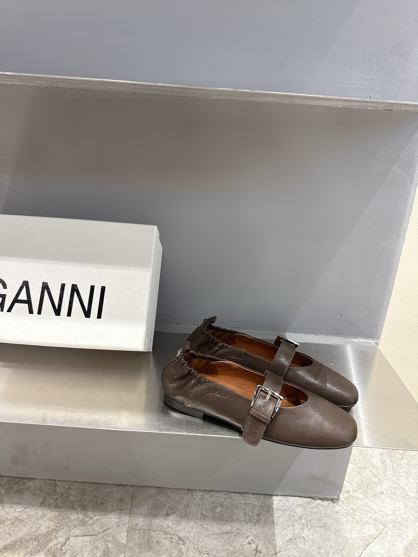 GANNI Spring/Summer 25s Collection: Derby Shoes in Classic Black and White. - 图片 4