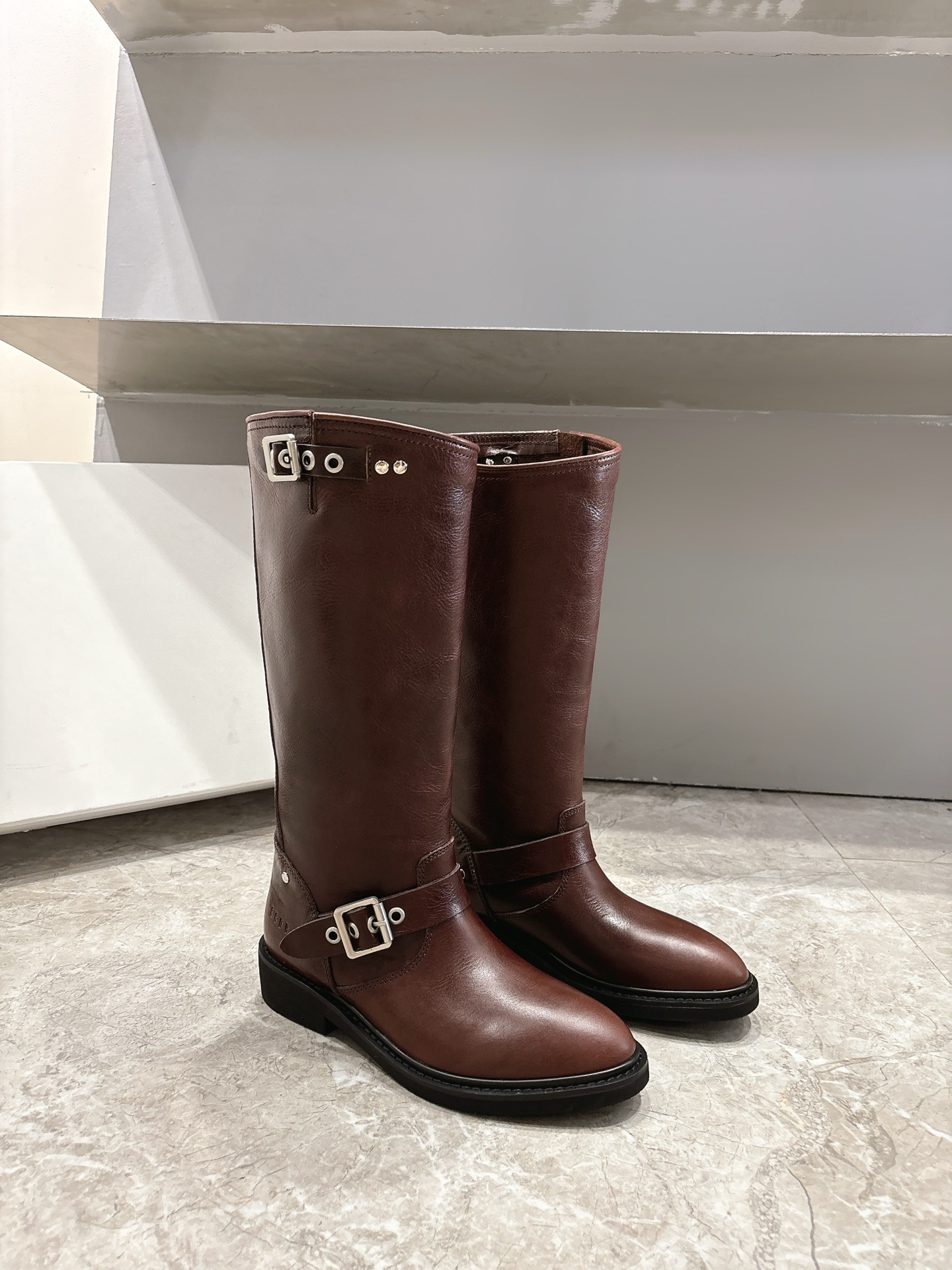 Golden Goose 2024 Boots: Stylish, Versatile, Luxurious – Tiara-Cosm Collection, Sizes 35-39. - 图片 3