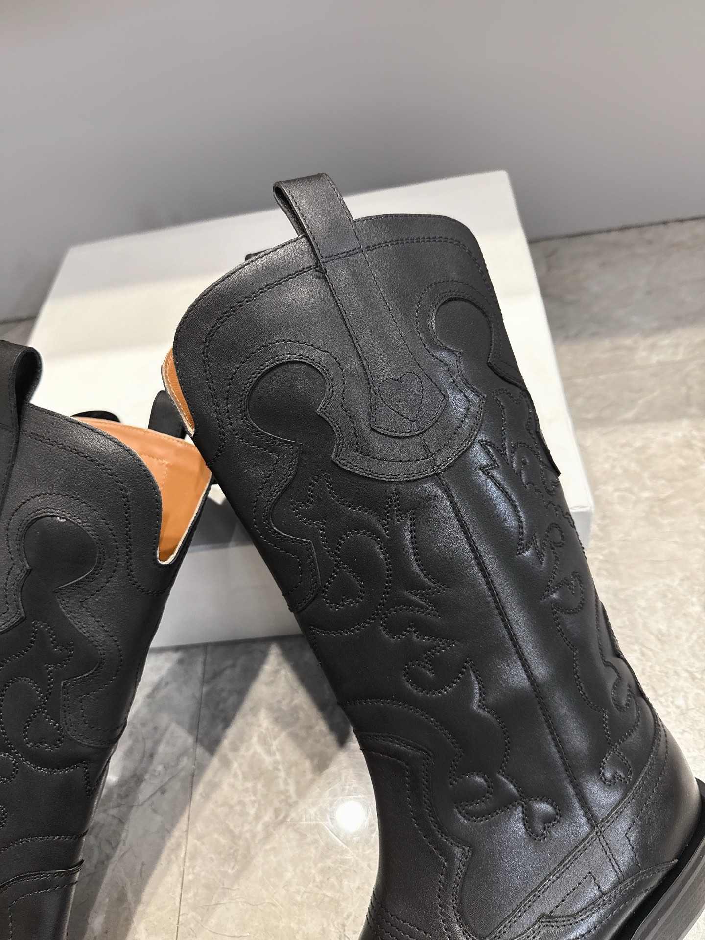 Top Western Style Boots: Ganni vs. Cowboy Boots Comparison and Review - 图片 6