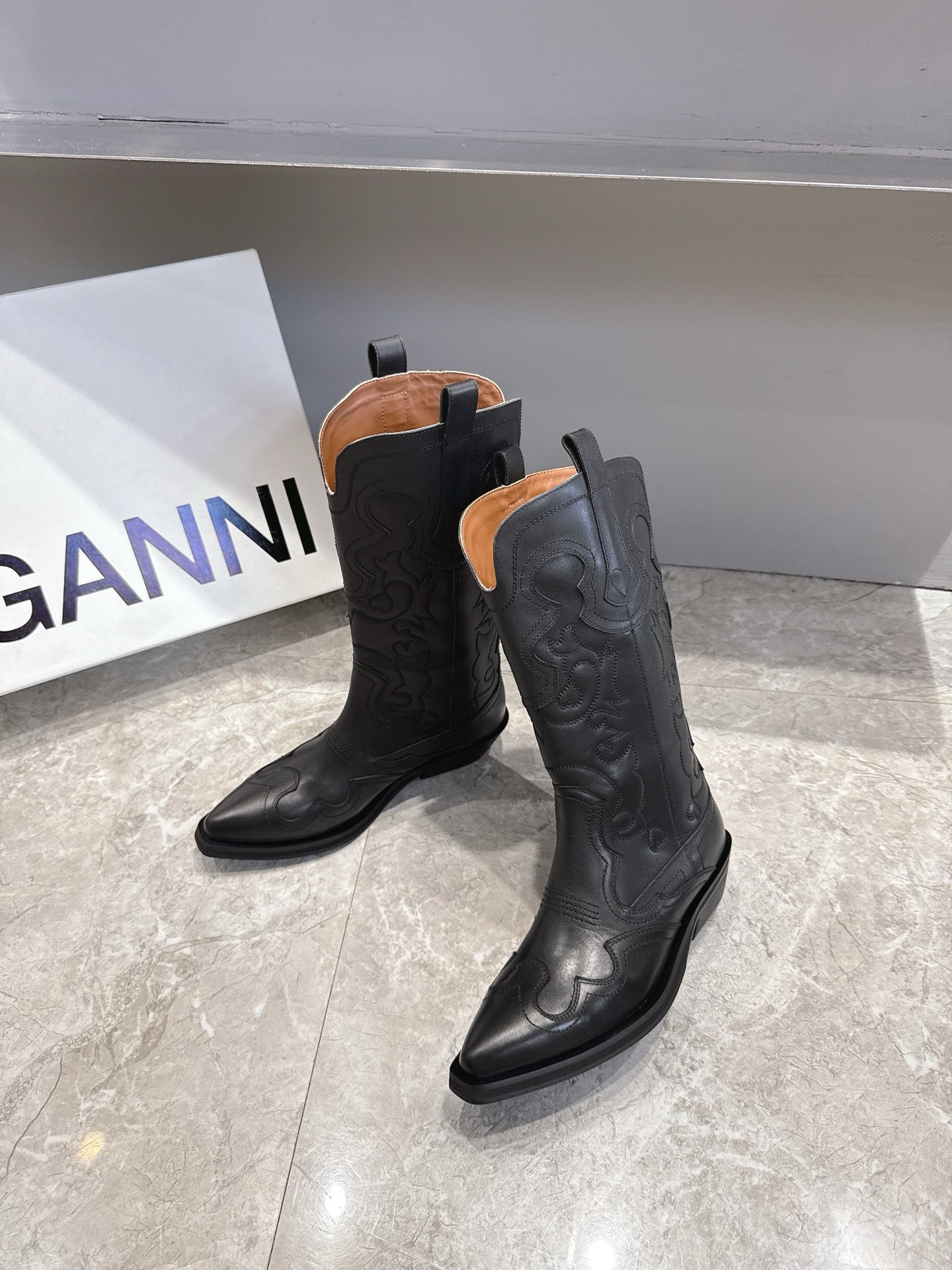 Top Western Style Boots: Ganni vs. Cowboy Boots Comparison and Review - 图片 4