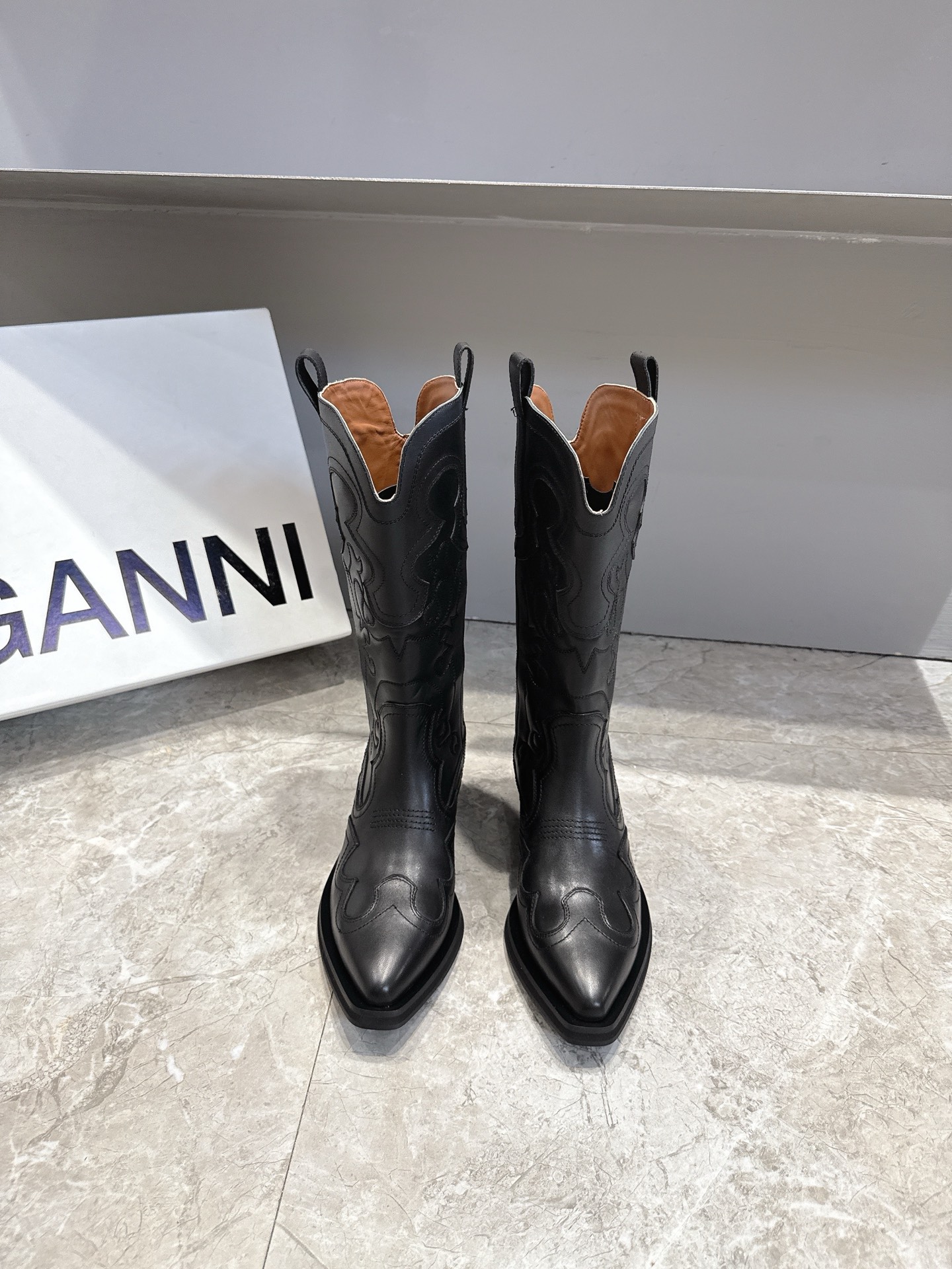 Top Western Style Boots: Ganni vs. Cowboy Boots Comparison and Review - 图片 9