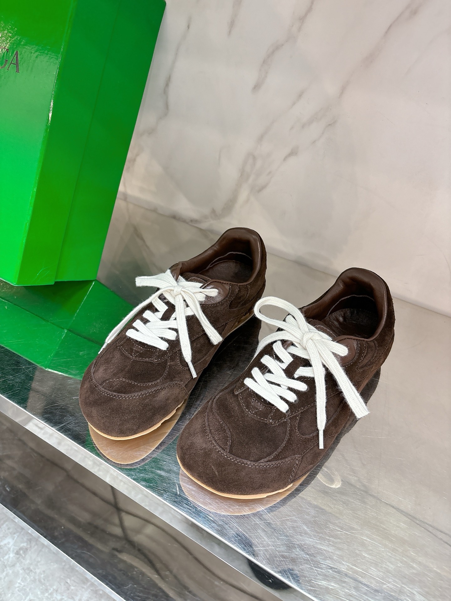 NO:448440,BOTTEG*A VENET**2025 new retro dad shoes who sees who is confused. It has super high appearance, lightweight and comfortable, and has a strong sense of fashion. It has a high density canvas fabric, cowhide footbed, private model TPU outsole, size 35-39# (40# can be customized without return), casual shoes/sports shoes, bottega veneta, sneakers, cowhide19860909BOTTEG*A VENET**2025新款复古老爹鞋谁看谁迷糊的运动鞋,颜值超高,轻便舒适,时髦感极强对版高密度帆布面料,牛皮垫脚,私模TPU大底,码数35-39#（40#可订做不退换）,休闲鞋/运动鞋,bottega veneta,sneakers,cowhide,Women's Shoes