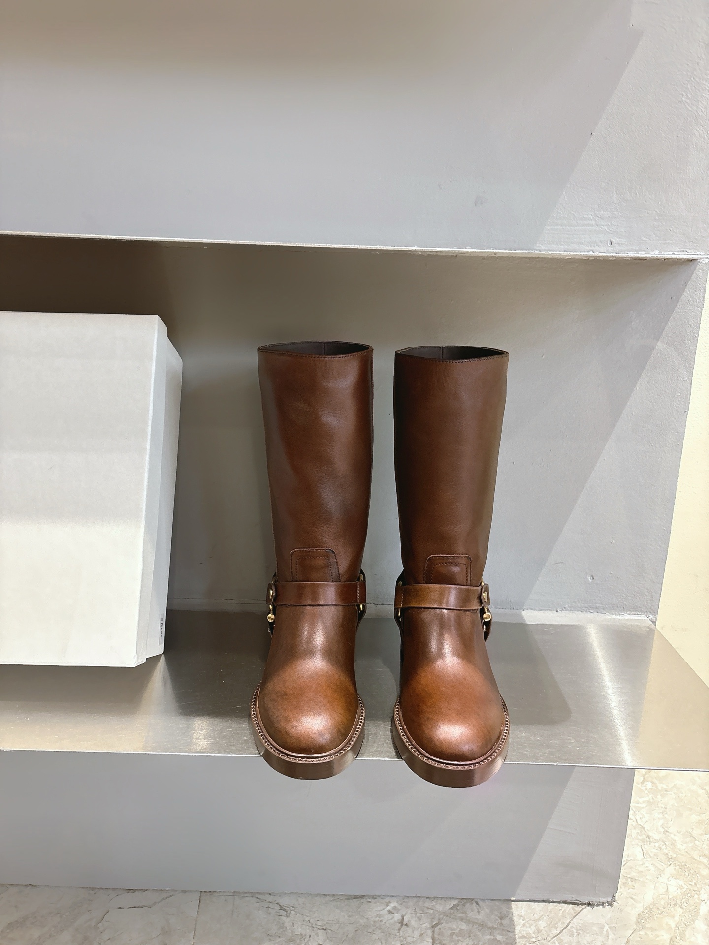 “Chloe Cloeloy2025: Italian Leather Boots with Copper Hardware, Stylish Design, and Quality Craftsmanship” - 图片 9