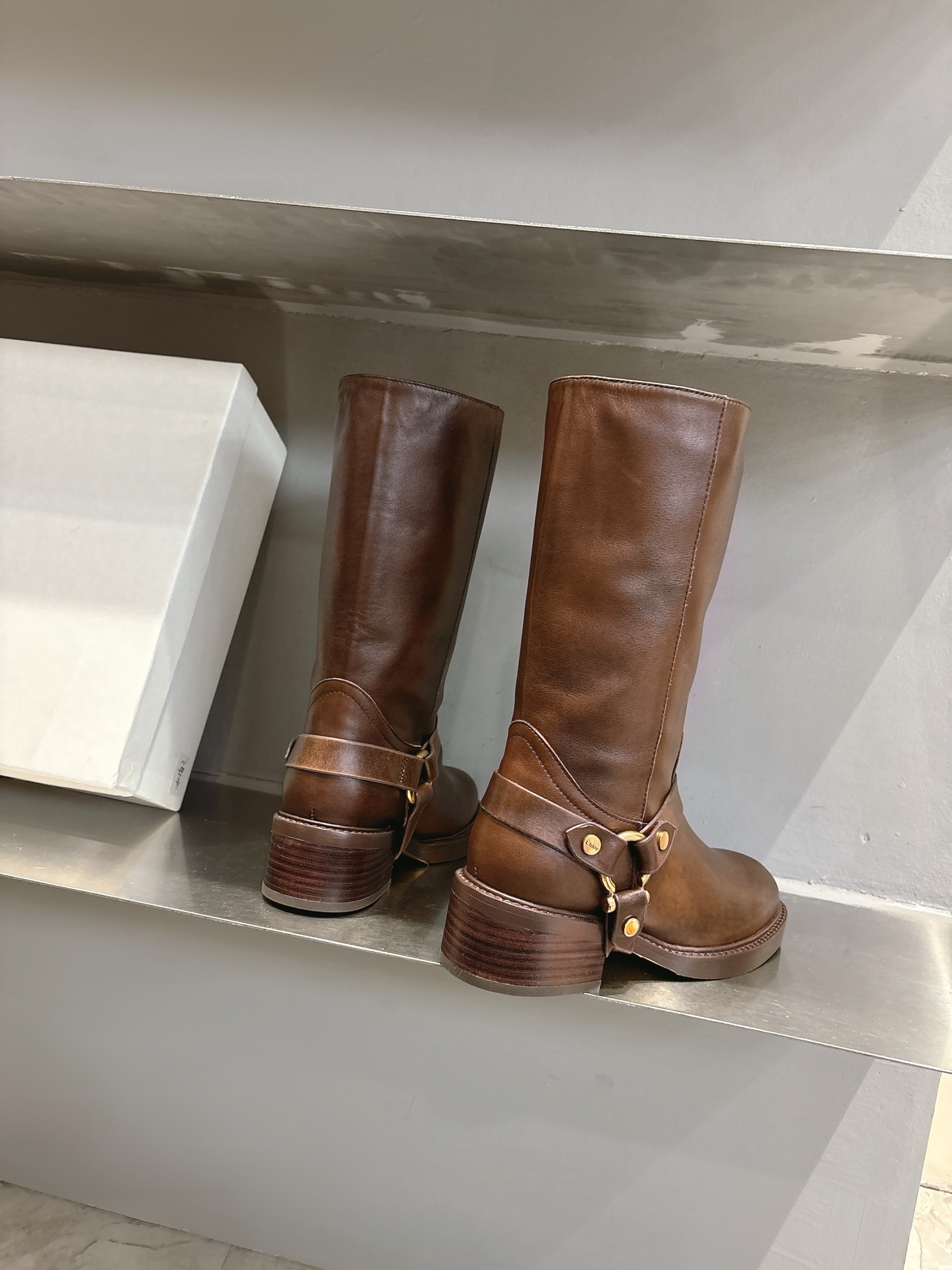“Chloe Cloeloy2025: Italian Leather Boots with Copper Hardware, Stylish Design, and Quality Craftsmanship” - 图片 7