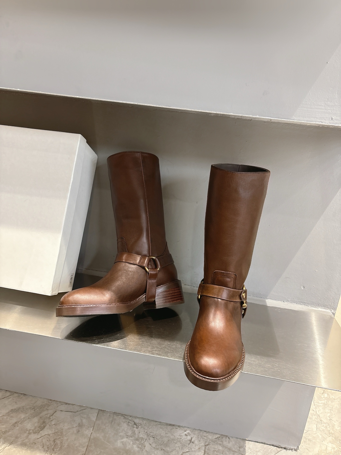 “Chloe Cloeloy2025: Italian Leather Boots with Copper Hardware, Stylish Design, and Quality Craftsmanship” - 图片 3