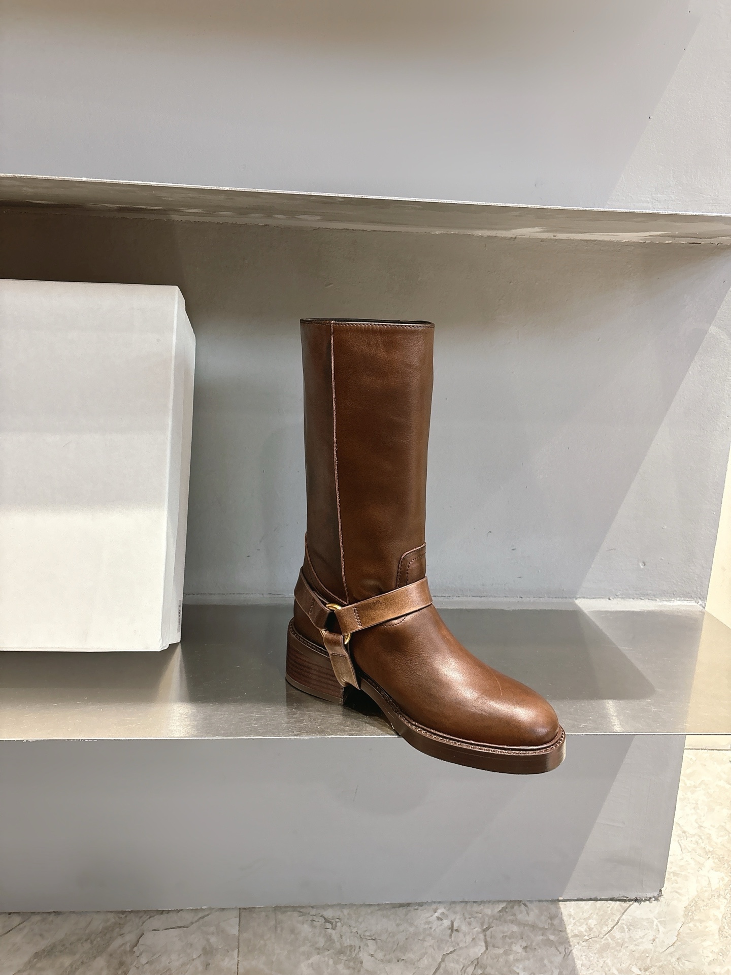 “Chloe Cloeloy2025: Italian Leather Boots with Copper Hardware, Stylish Design, and Quality Craftsmanship” - 图片 5