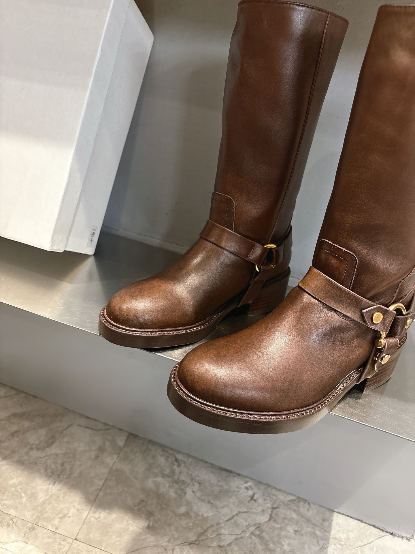 “Chloe Cloeloy2025: Italian Leather Boots with Copper Hardware, Stylish Design, and Quality Craftsmanship” - 图片 6