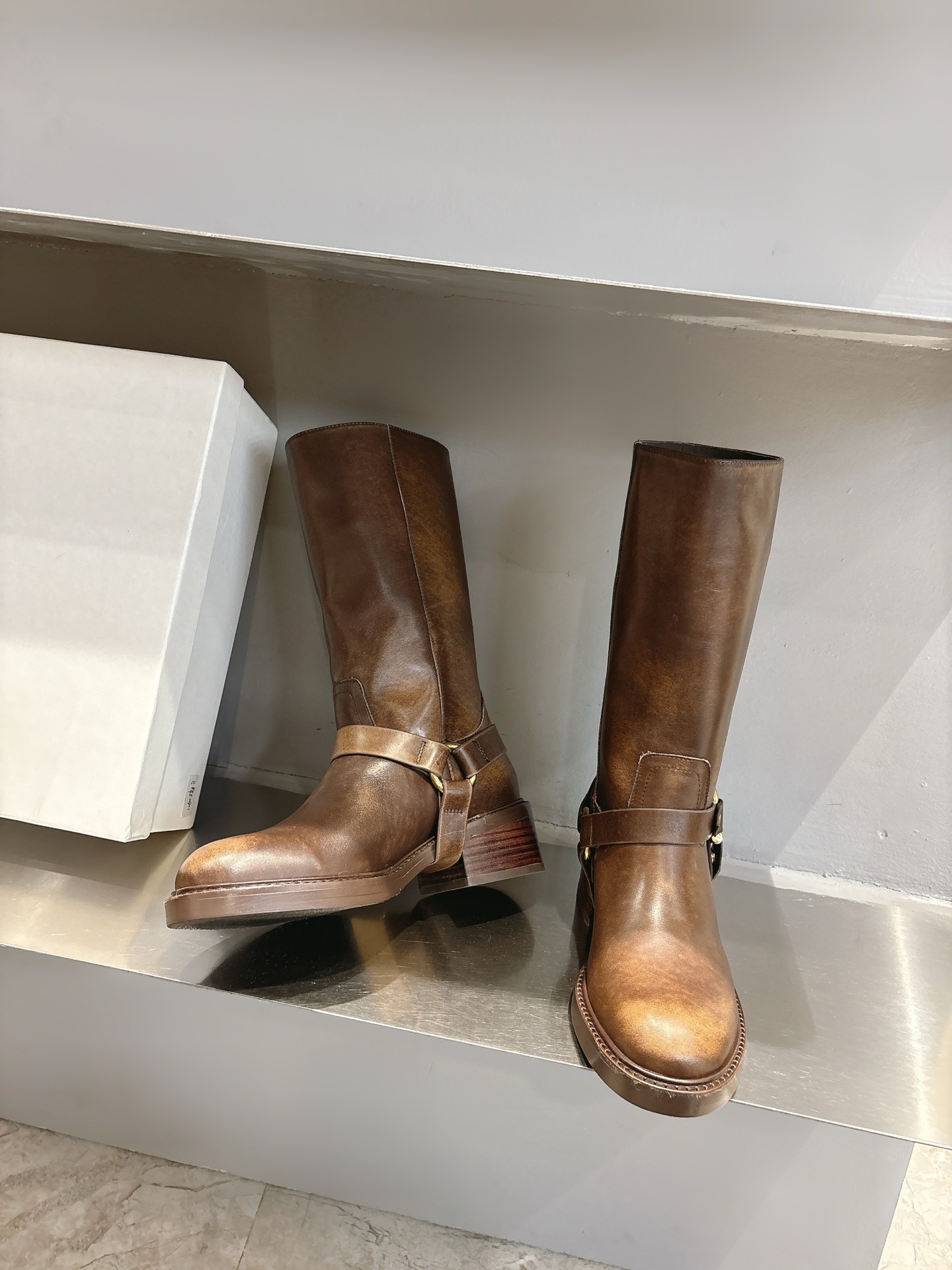 “Chloe Cloeloy2025: Italian Leather Fairy Boots with Copper Buttons and Custom Design” - 图片 3