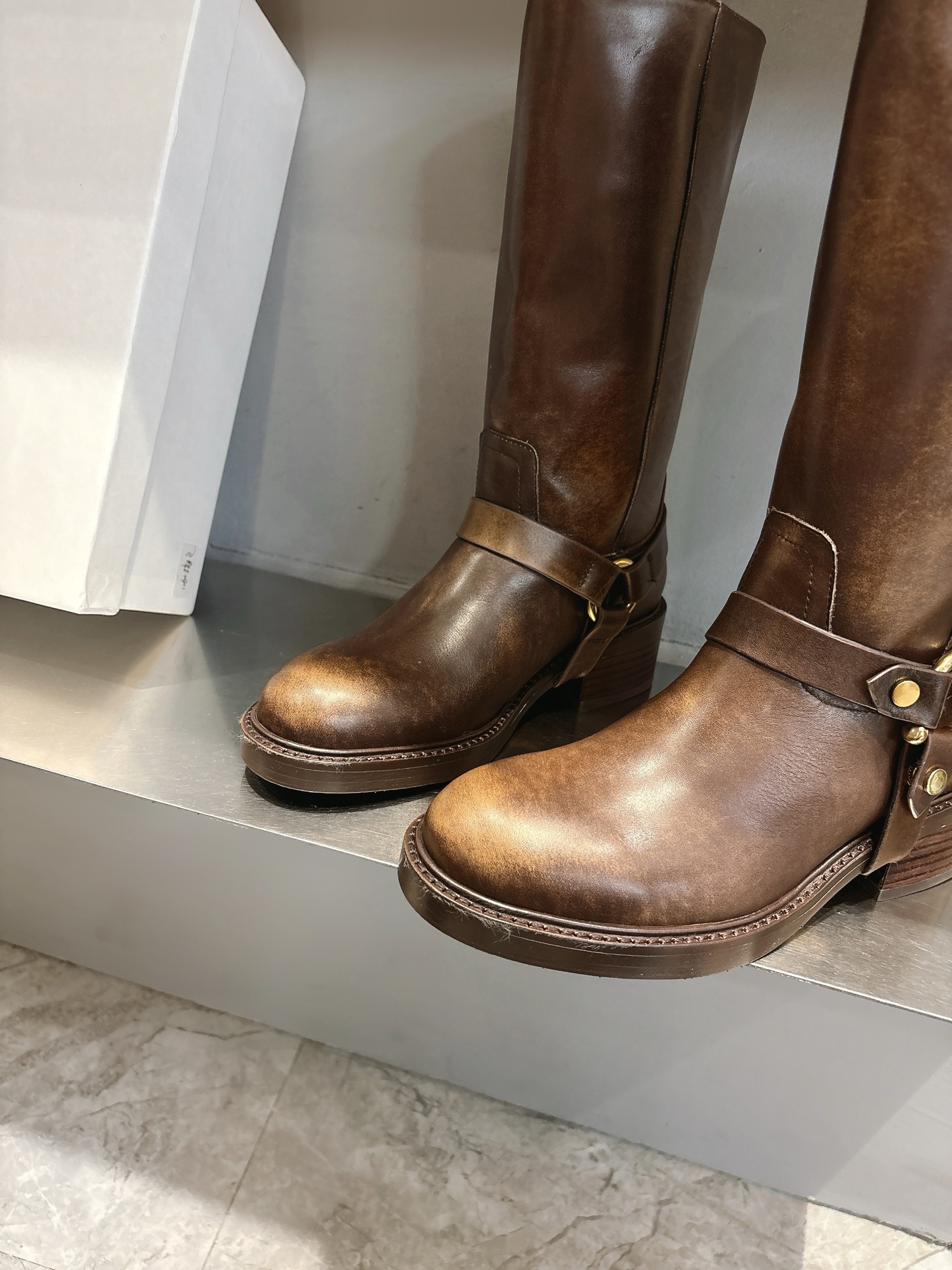 “Chloe Cloeloy2025: Italian Leather Fairy Boots with Copper Buttons and Custom Design” - 图片 6