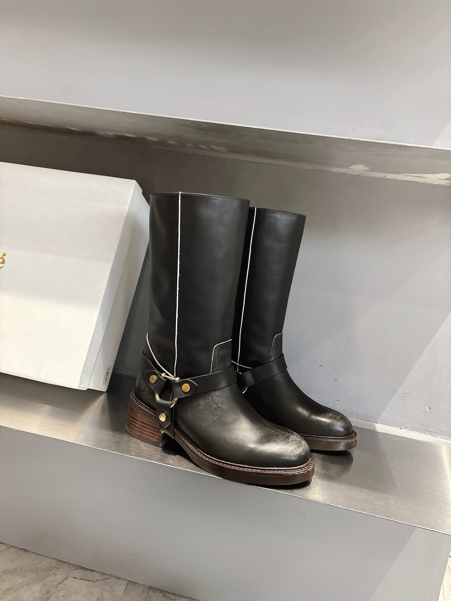 Title: Chloe Cloeloy2025 Fairy Boots Description Summary: Italian-made Chloe Cloeloy2025 boots with high-quality materials, unique design, and comfortable fit, available in sizes 35 - 图片 2