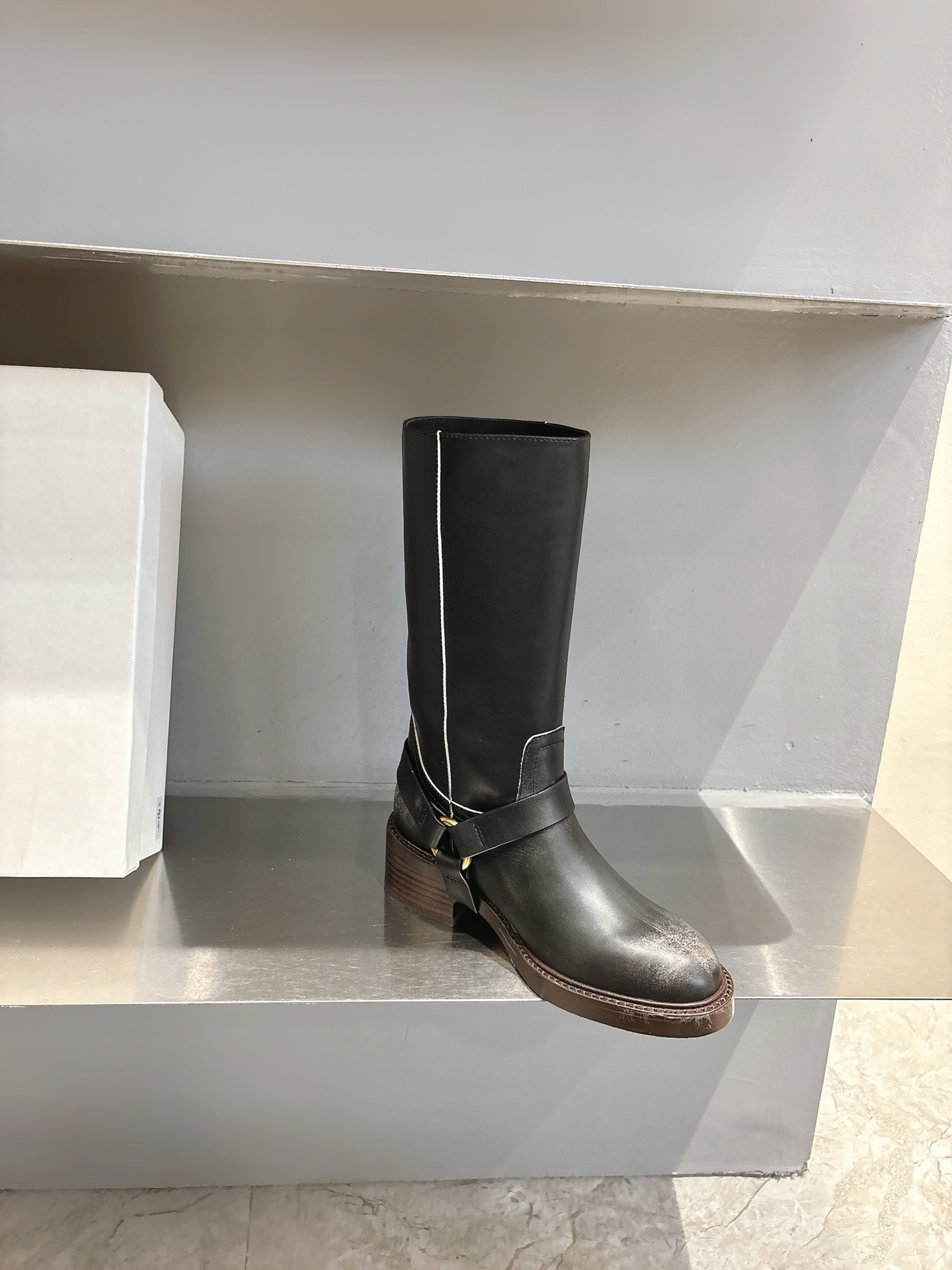 Title: Chloe Cloeloy2025 Fairy Boots Description Summary: Italian-made Chloe Cloeloy2025 boots with high-quality materials, unique design, and comfortable fit, available in sizes 35 - 图片 5