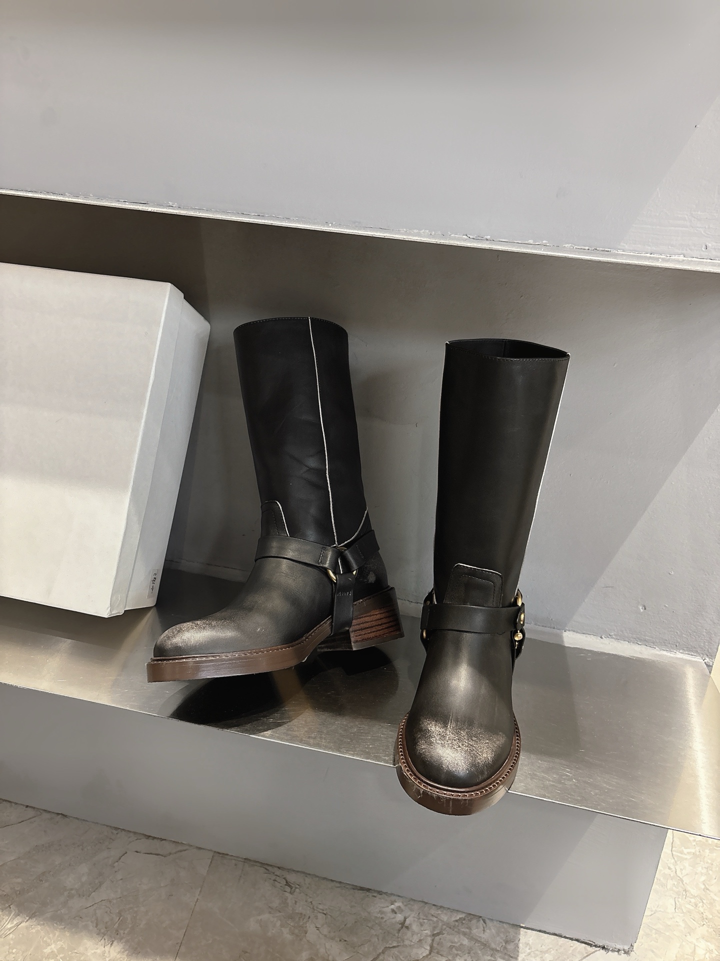 Title: Chloe Cloeloy2025 Fairy Boots Description Summary: Italian-made Chloe Cloeloy2025 boots with high-quality materials, unique design, and comfortable fit, available in sizes 35 - 图片 3