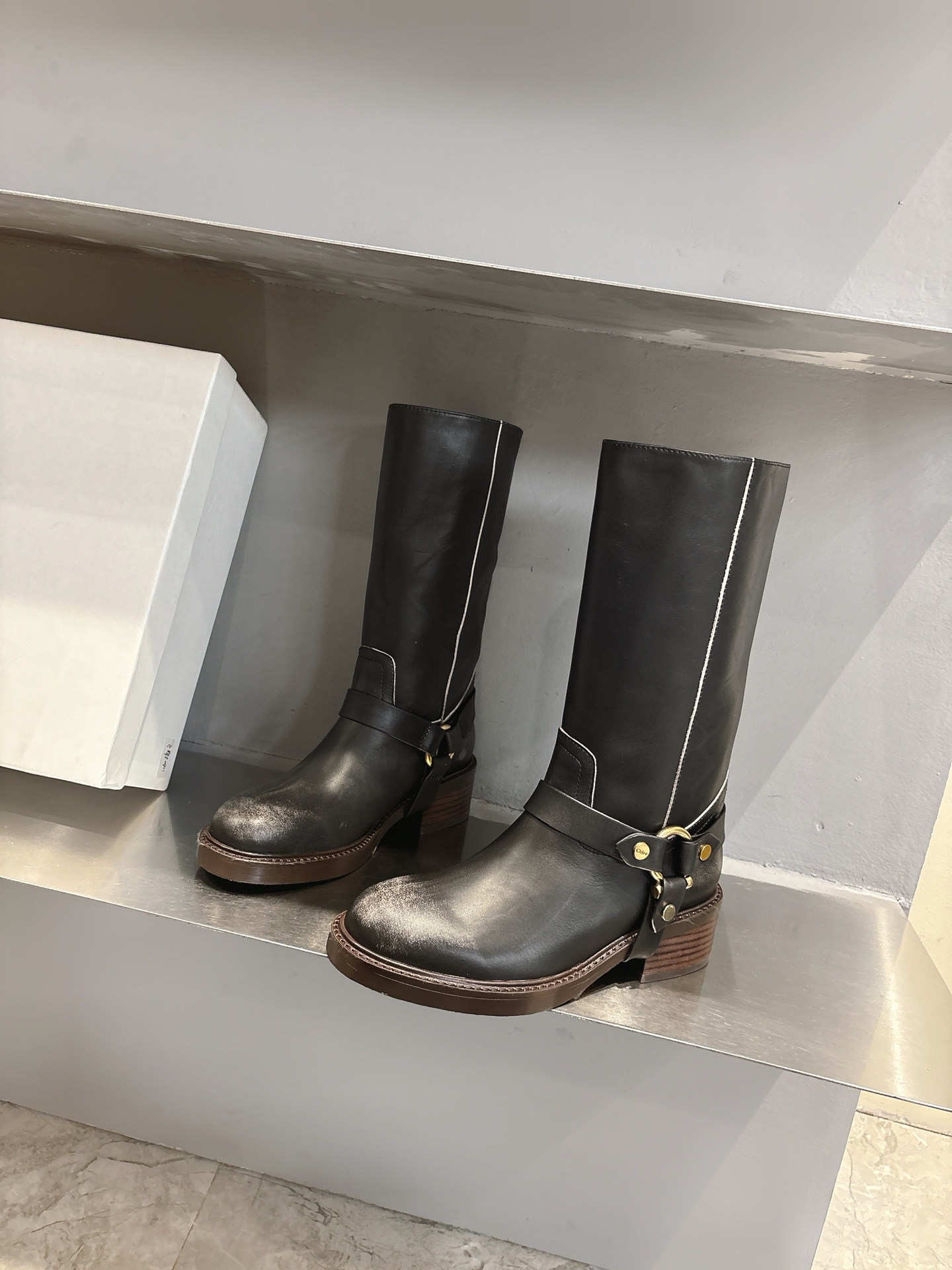 Title: Chloe Cloeloy2025 Fairy Boots Description Summary: Italian-made Chloe Cloeloy2025 boots with high-quality materials, unique design, and comfortable fit, available in sizes 35 - 图片 1