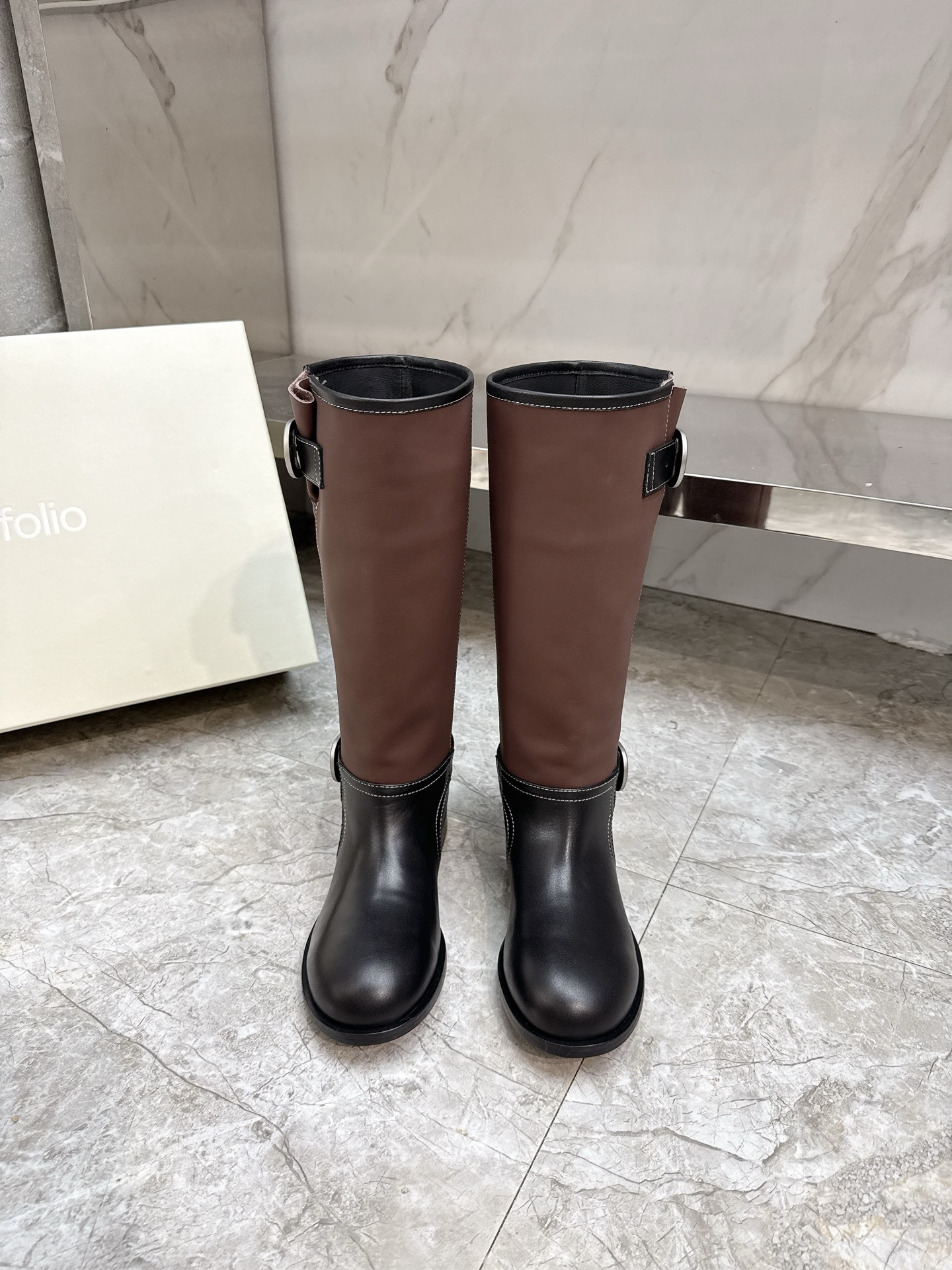 NO:493325,Unfolio new autumn and winter style pile boots are called the best looking pile boots this year. They are not too retro and versatile, lazy and simple, cowhide fabric, sheepskin lining, imported from Italy, injection molded sole, 35-39# (40# customized, no return or exchange), boots, boots, cowhide, sheepskin19860909unfolio 秋冬新款堆堆靴称之为今年最好看的堆堆靴毫不过分复古百搭,慵懒简约对版牛皮面料,羊皮内里,意大利进口注塑大底,码数35-39#（40#订做不退换）,靴子,boots,cowhide,sheepskin,Women's Shoes