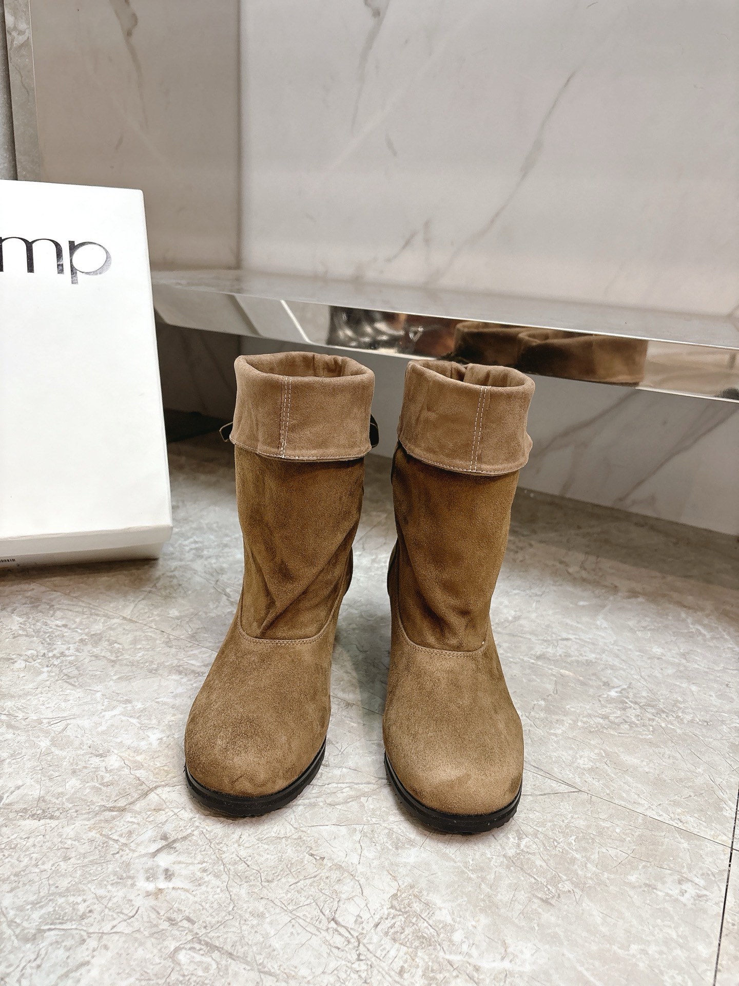 NO:577464,cotemp 2025 autumn new style short boots, good-looking and easy to wear, fashionable tool, five-star recommendation cotemp niche high-end square-toe boots, cool and trendy, will make your return rate skyrocket. Matched cowhide fabric, sheepskin lining, matched private model combination outsole, code number 35-39# (40# can be customized and non-returnable), boots, boots, cowhide, sheepskin19860909cotemp 2025秋款新款短靴 好看又好穿,时髦利器,五星推荐cotemp 小众高级感方头靴,又酷又潮,能让你回头率直线飙升对版牛皮面料,羊皮内里,对版私模组合大底,码数35-39#（40#可订做不退换）,靴子,boots,cowhide,sheepskin,Women's Shoes