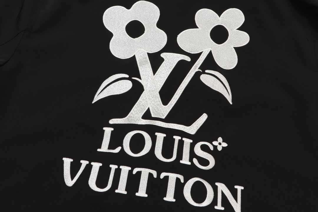 LouisVuitton/路易威登24新款绞花针织衣领拉链前襟束腰夹克外套本款束腰夹克取材斜纹锦纶标识刺