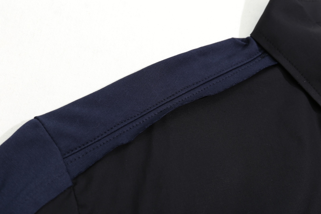 Fashion Review: CCAO Balenciaga Blue Shirt with Unique Material Combination - 图片 4