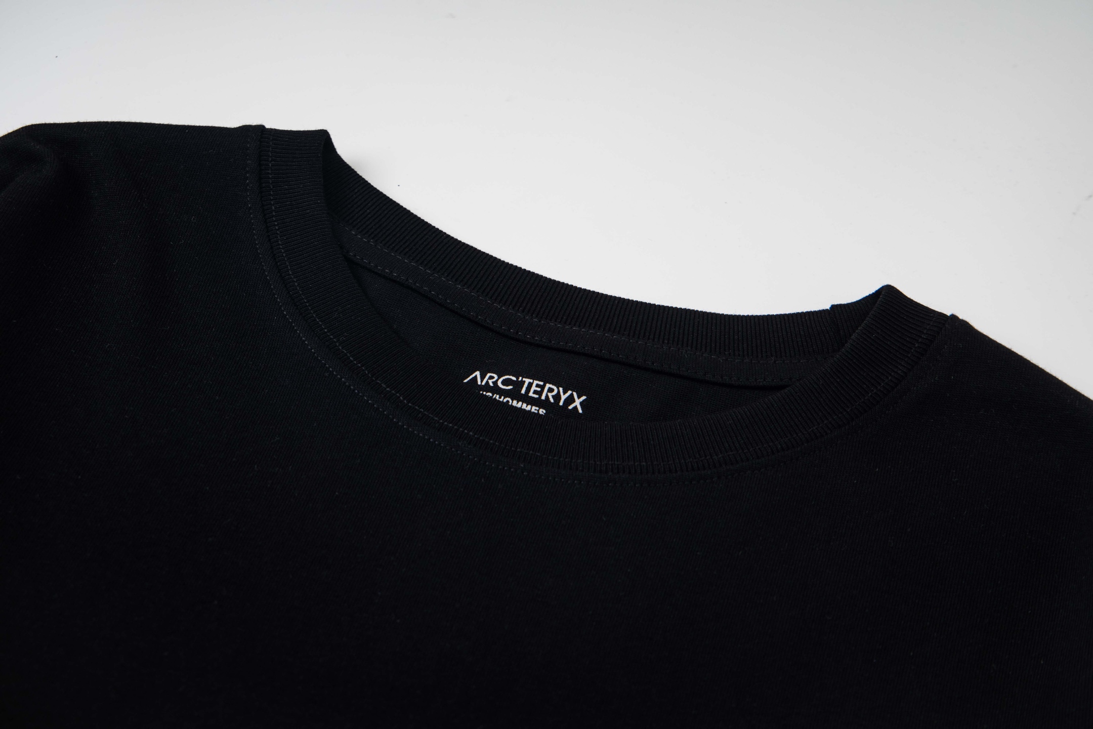 P95 ARC'TERYX 始祖鸟 25款高版本长袖 面料采用300克高密度纯棉 不变形 不缩水 三标齐全 男女同款
工艺：数码印花
颜色：白色 黑色
SIZE：XS-L