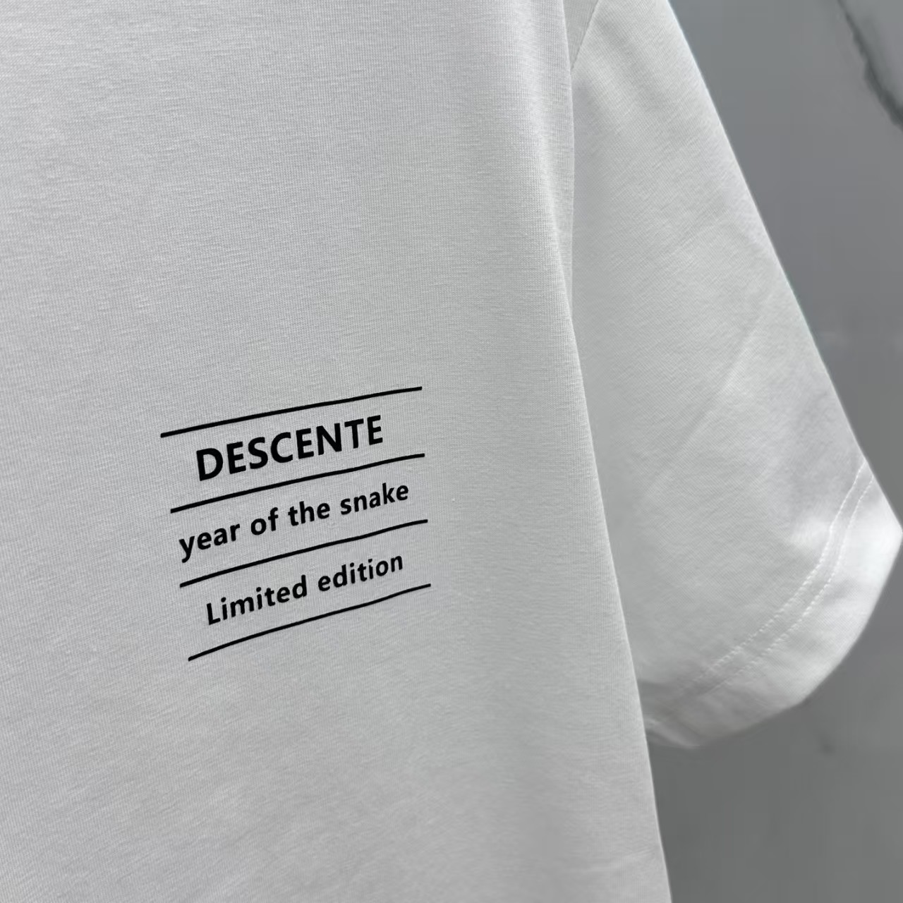 DESCENTE/迪桑特 双位Logo发泡短袖T恤