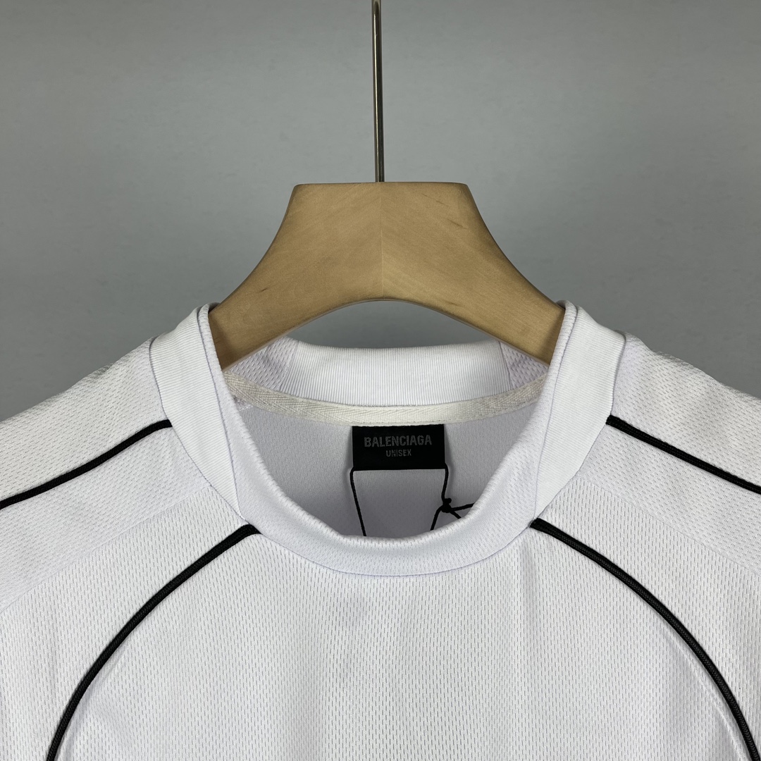 Balenciaga 上新 -BALENCIAGA-巴黎世家新款10号曼联球衣短袖T恤 日本田岛绣花机打造超昂贵立体字母万万针精工饱满跨越裁片刺绣