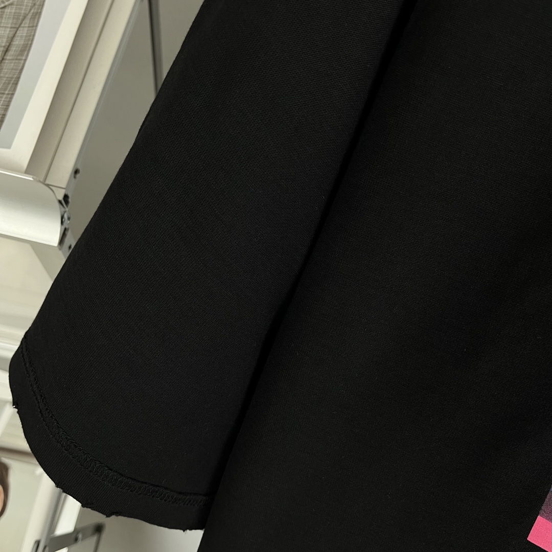Balenciaga 上新 -BALENCIAGA-巴黎世家彩虹旗帜短袖T恤 开发定织面料工艺洗水处理 高克重300克面料 质感十足 布面干净 柔软舒适