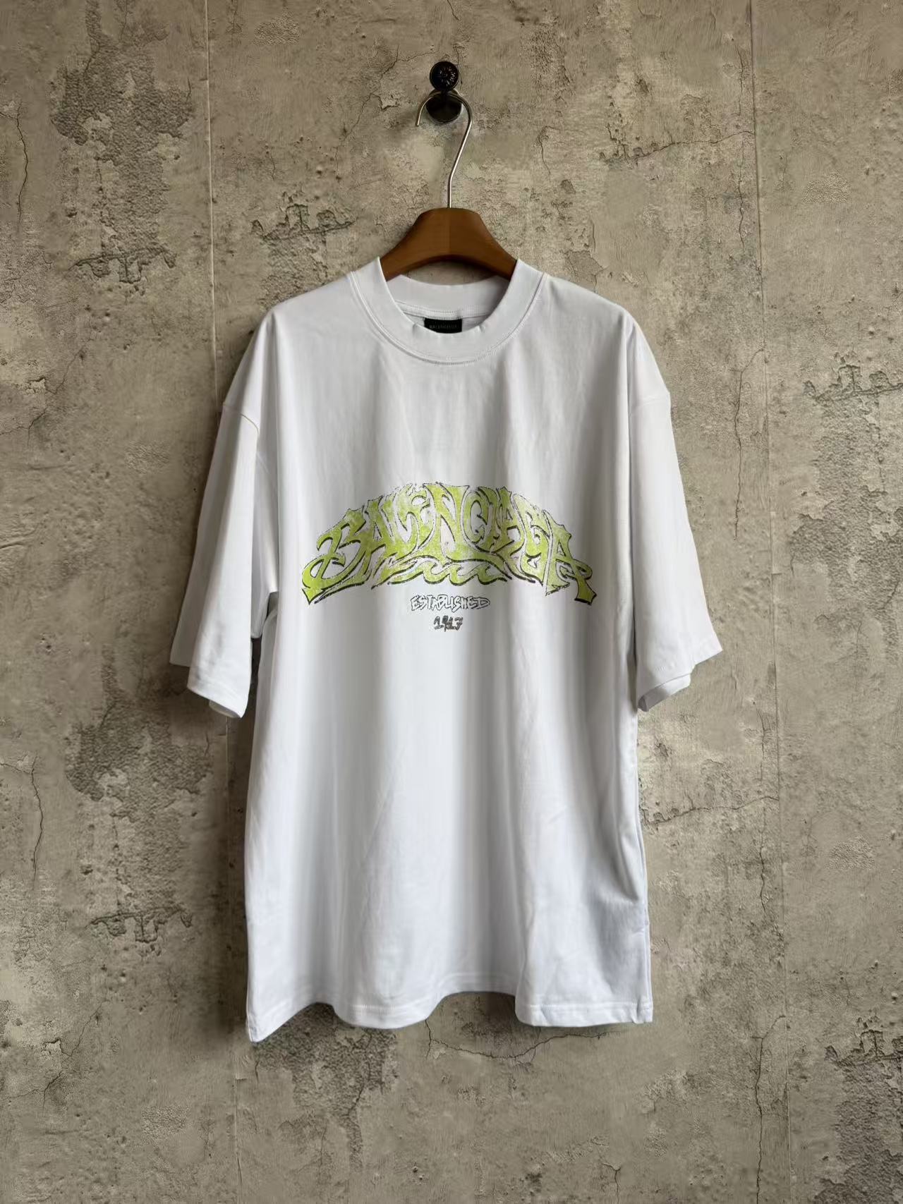 P80 Flame Graffiti LOGO Manga Corta Color: Blanco Talla: xs-l