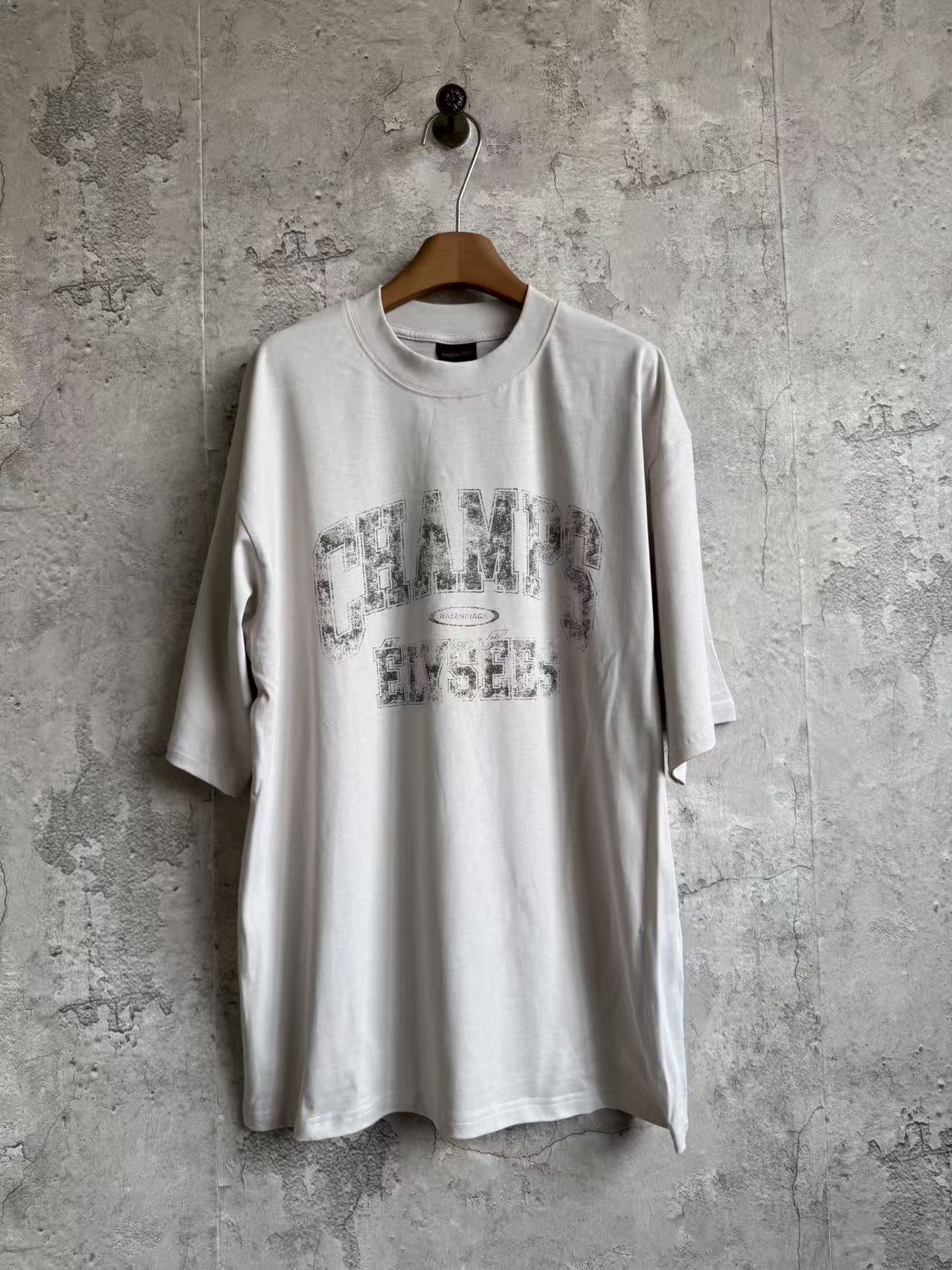 CEAMPS letra difuminada manga corta P85 Talla: Xs-L Color: Gris Albaricoque