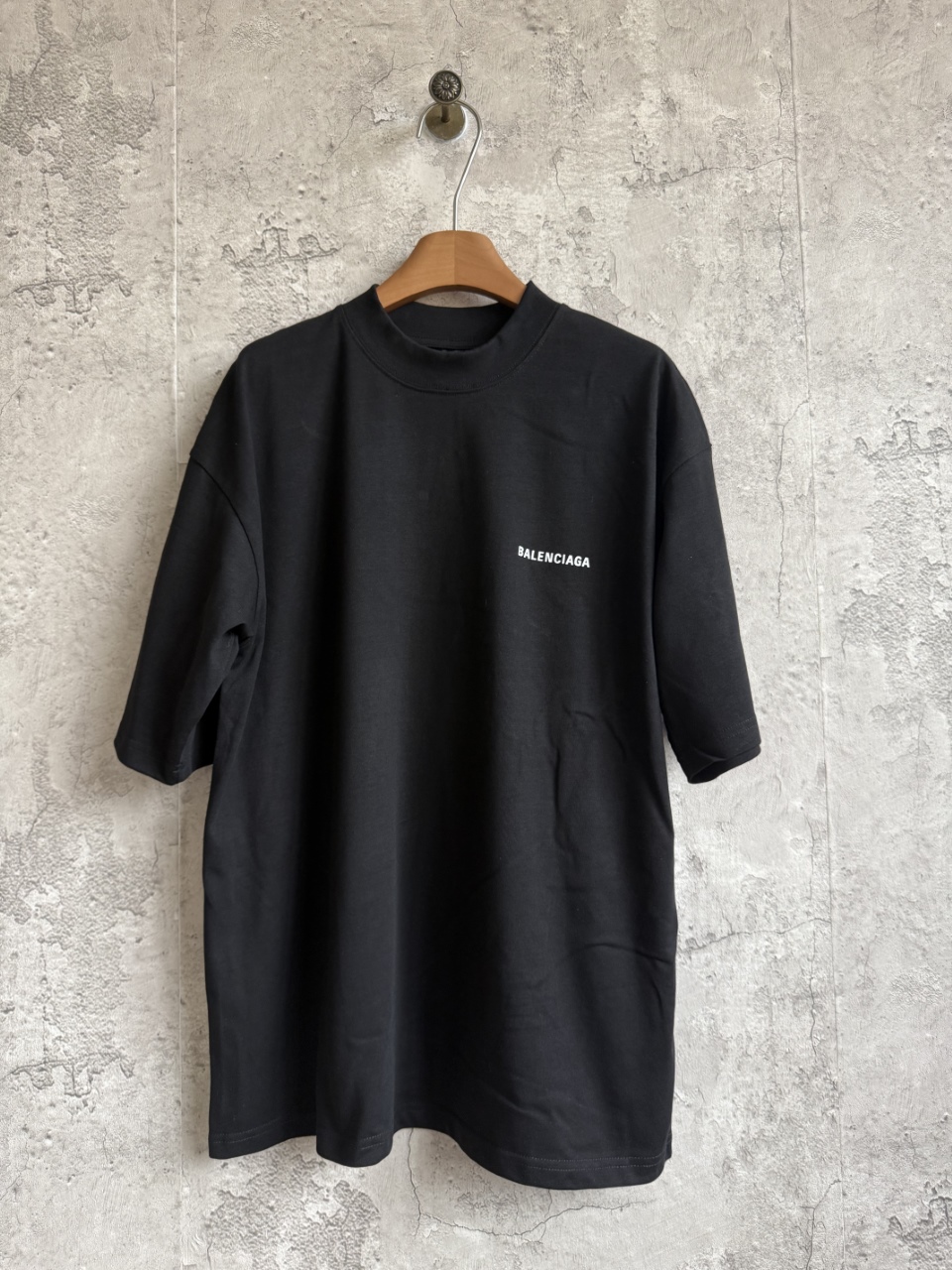 Básico estampado letras delante y detrás manga corta P80 Color: Negro Talla: Xs-L