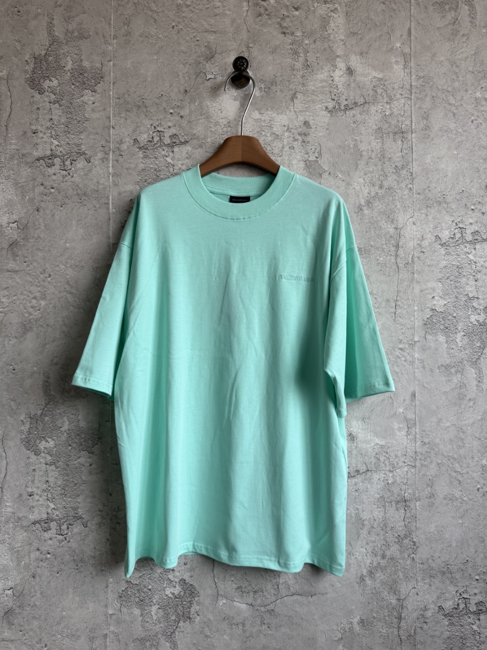 Básico letra delantera y trasera bordada manga corta P85 Color: verde menta Talla: Xs-L