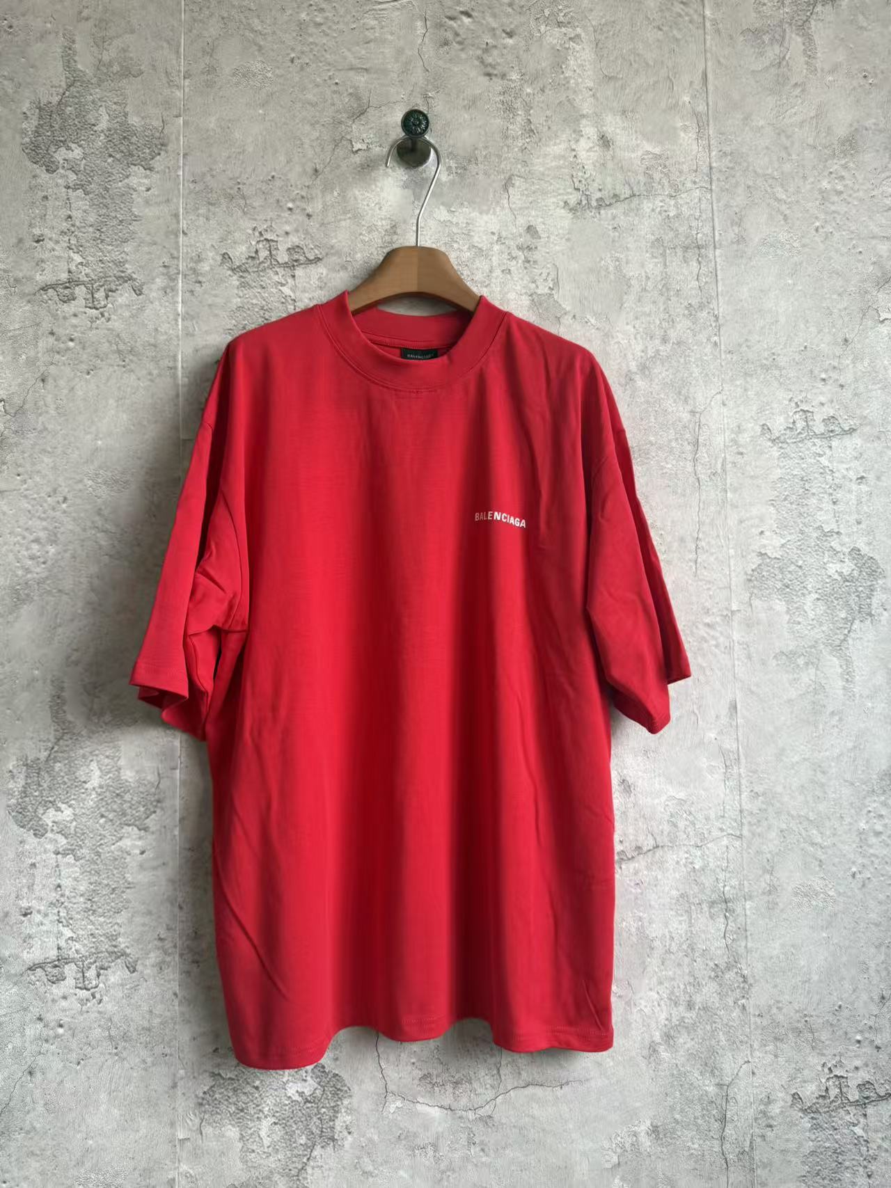 Básico estampado de letras delante y detrás manga corta P80 Color: Rojo Talla: Xs-L