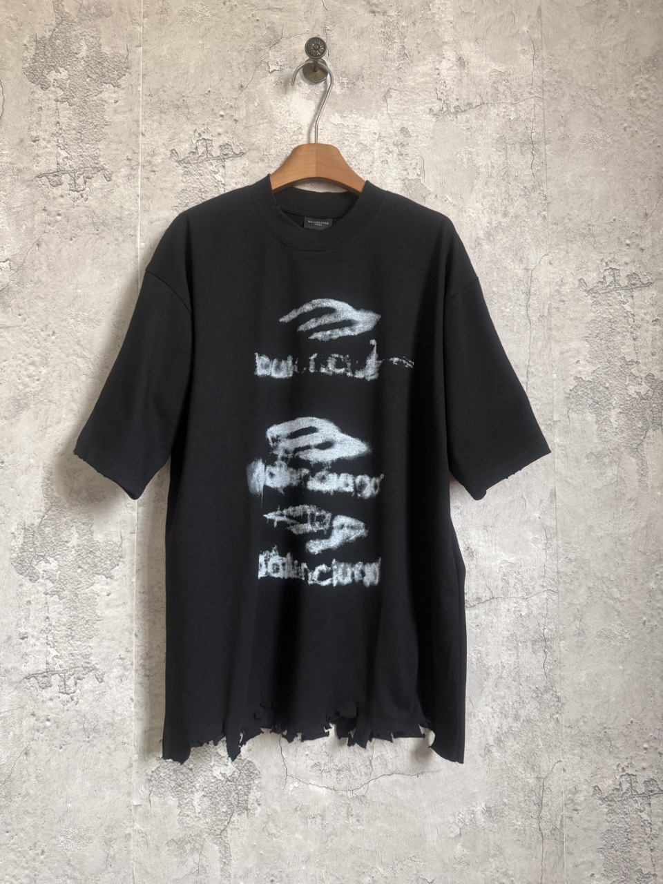 Graffiti Letras Bajo Destrozado Manga Corta P95 Color: Negro Talla: xs-l