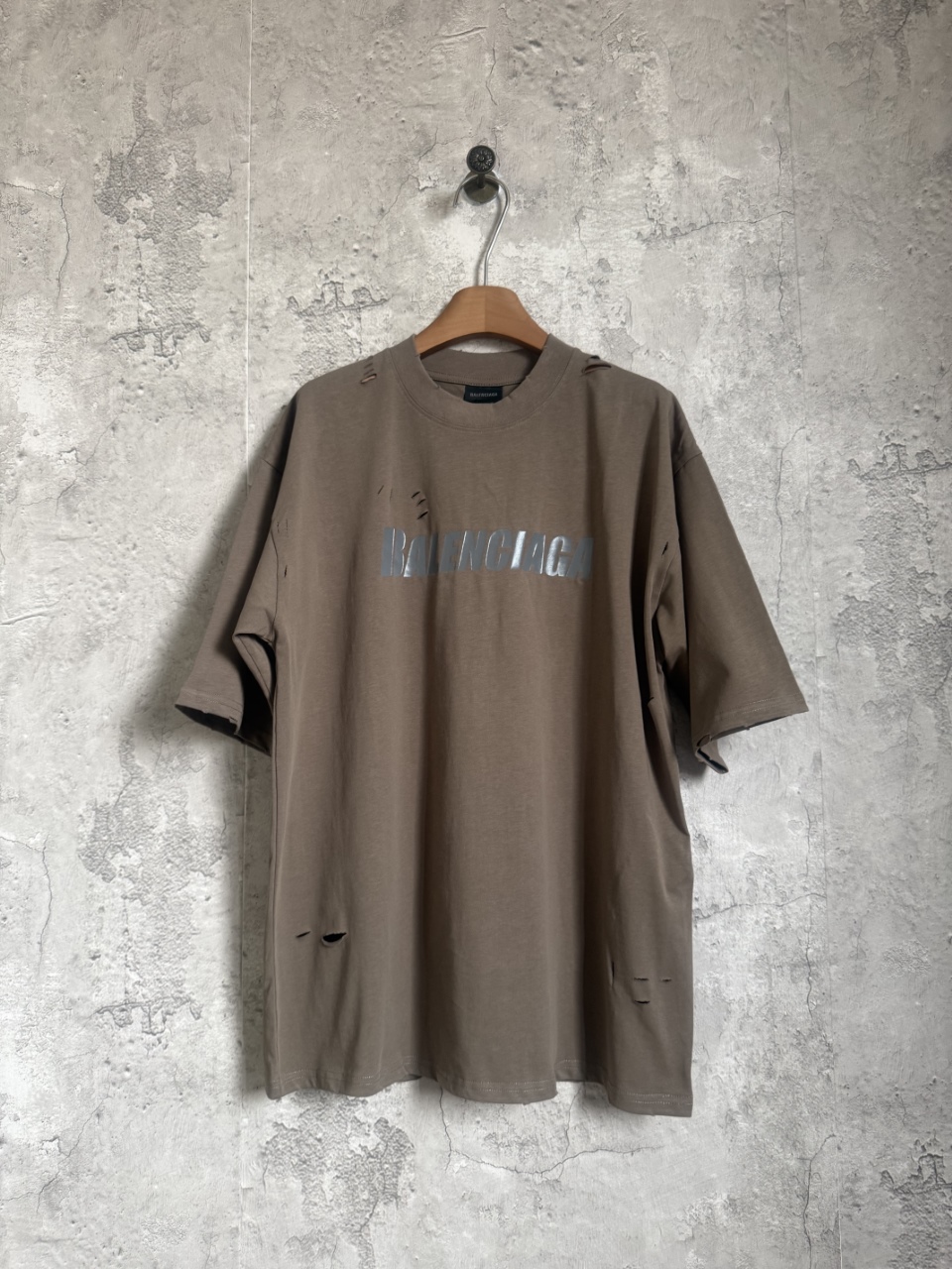 Big Destruction Logo Ripped Manga Corta P85 Color: Camel Talla xs-L