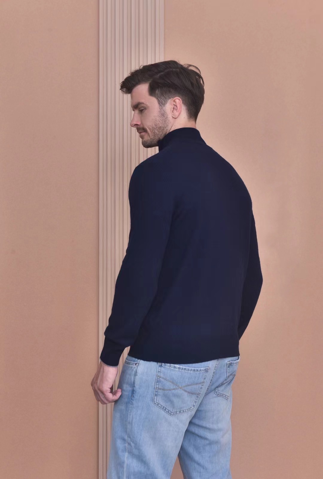 סוודר צי צוואר גברי מיוחד Loro Piana - נוחות ונוכות מופנת 4 i1724750331 380 2