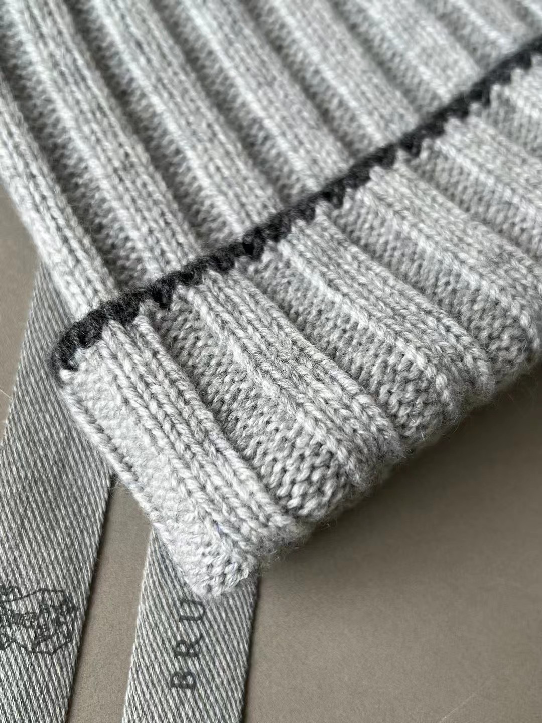 Brunello Cucinelli Ribbed Cashmere Hat and Scarf Set - Soft Gray, One Size 6 i1729444080 1585 4